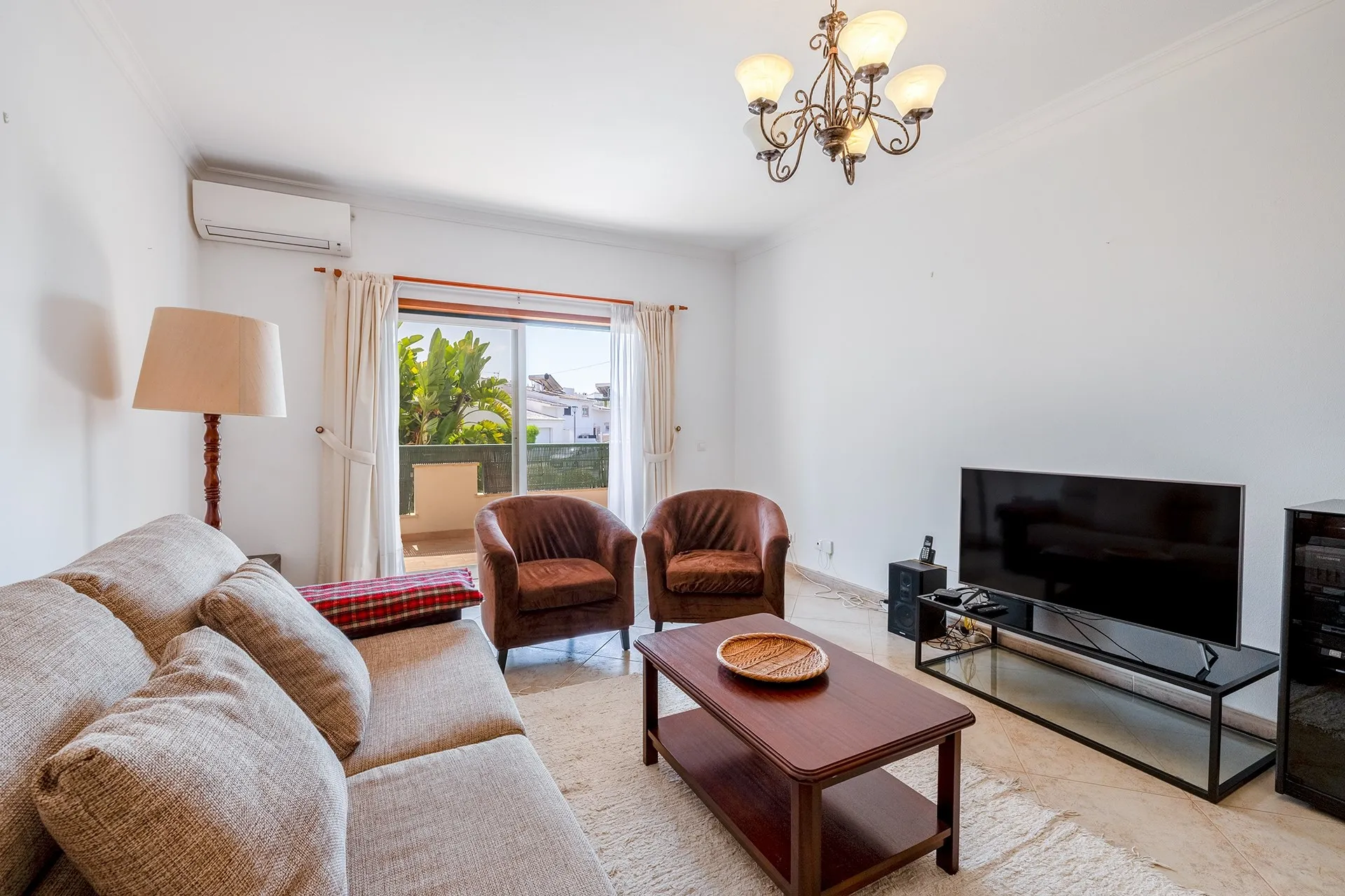 BEAUTIFUL 2 BED 2 BATH APARTMENT WITH PRIVATE PARKING IN LAGOS 10