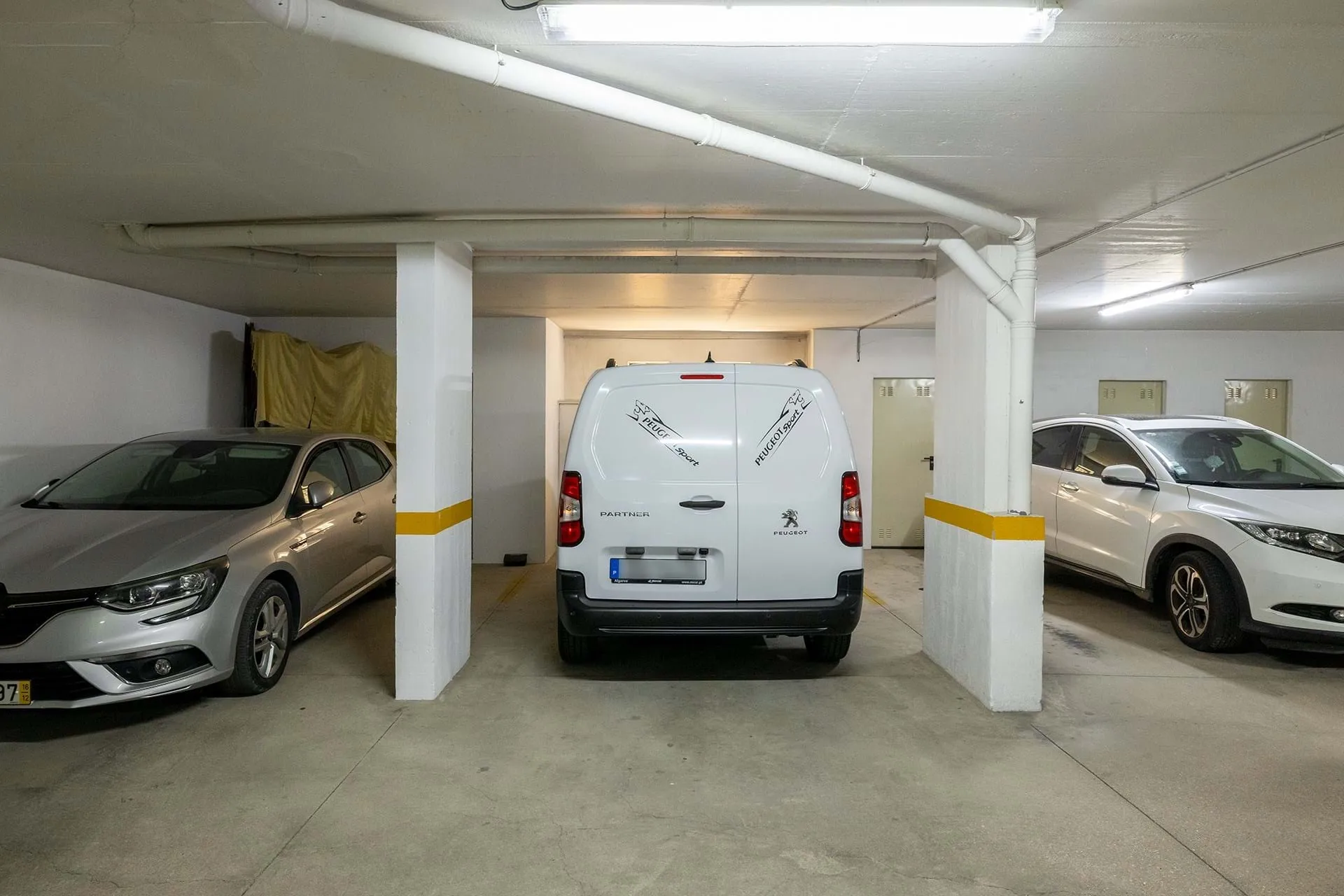 BEAUTIFUL 2 BED 2 BATH APARTMENT WITH PRIVATE PARKING IN LAGOS 24