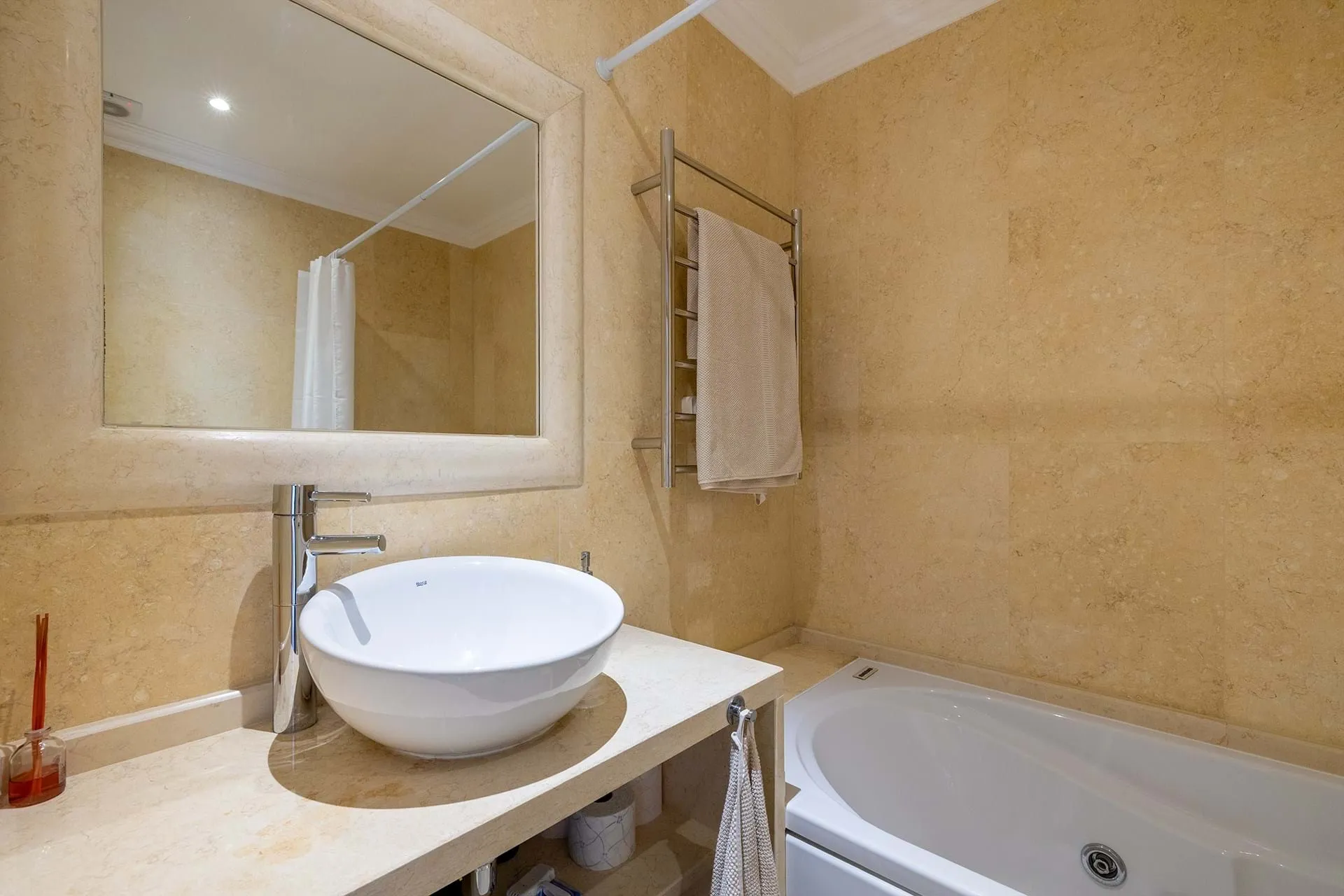 FANTASTIC 2 BEDROOM APARTMENT WITH SEA VIEW IN LAGOS 16