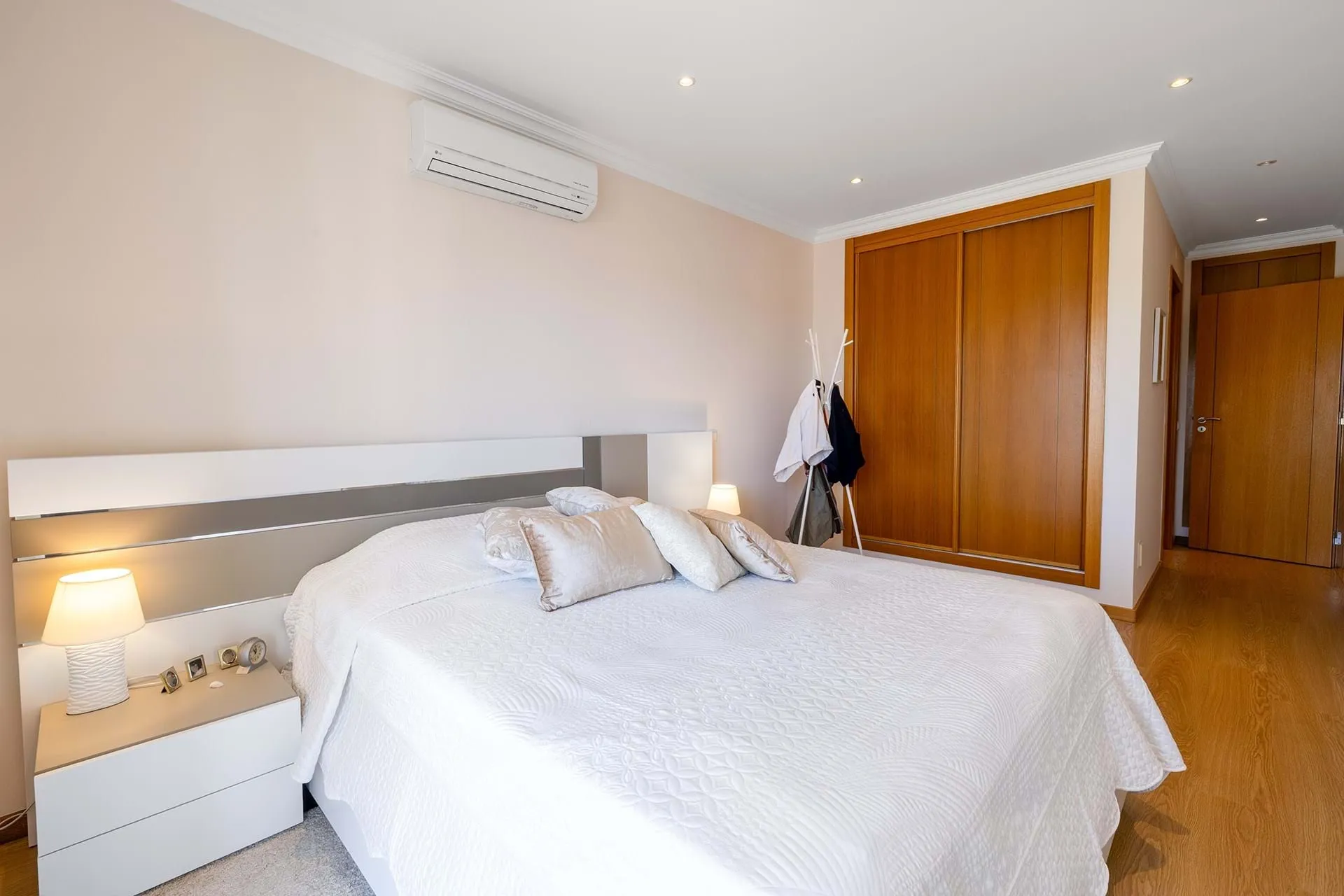 FANTASTIC 2 BEDROOM APARTMENT WITH SEA VIEW IN LAGOS 19