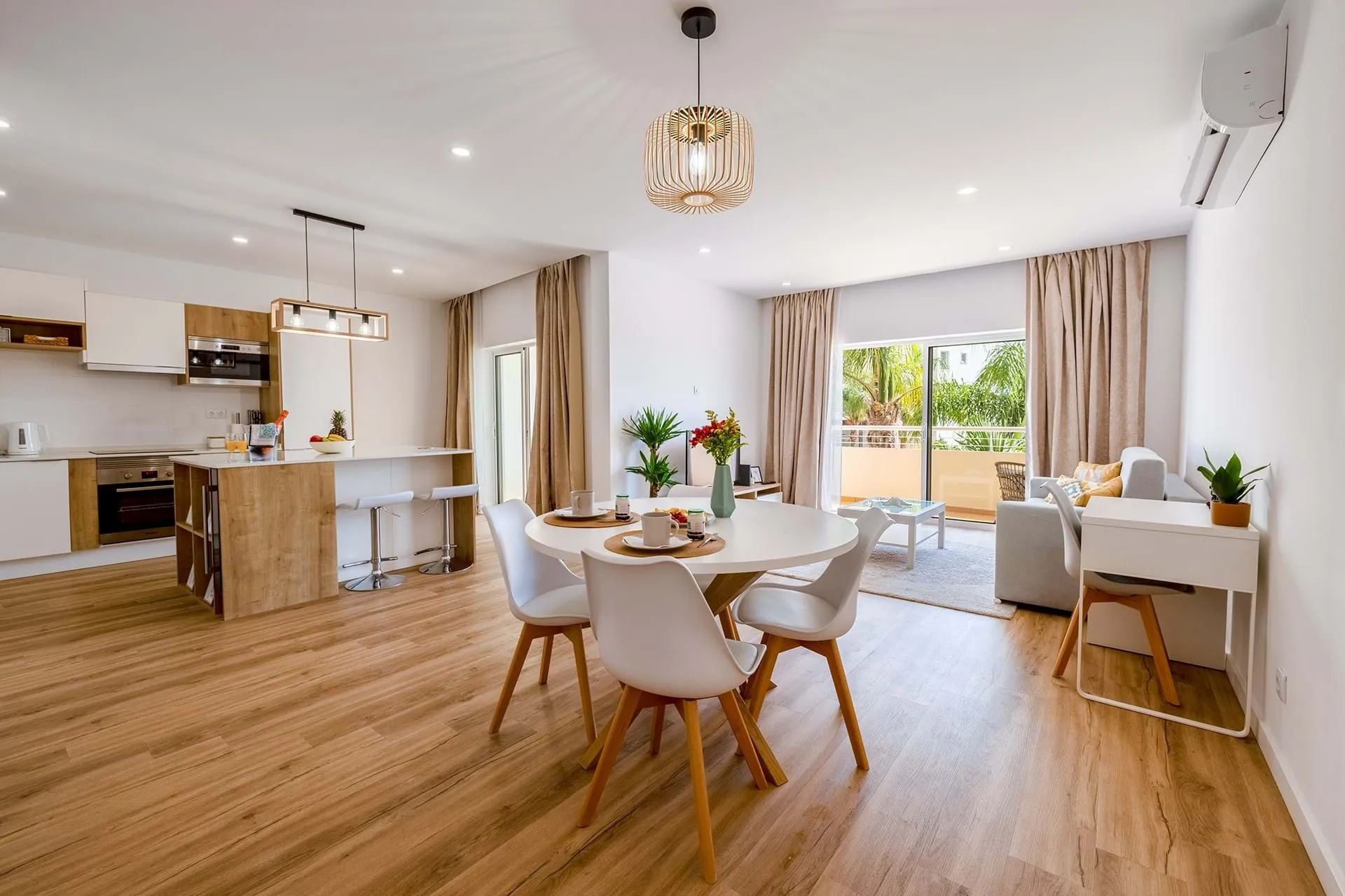 PRESTIGIOUS ONE BEDROOM APARTEMENT WITH SEA VIEW RIGHT IN FRONT OF PORTO DO MOS BEACH IN LAGOS 1 Image of a prestigious apartment with sea view in Porto Do Mos beach in Lagos