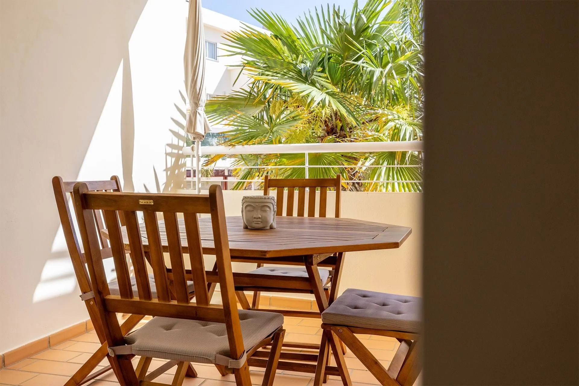 PRESTIGIOUS ONE BEDROOM APARTEMENT WITH SEA VIEW RIGHT IN FRONT OF PORTO DO MOS BEACH IN LAGOS 10