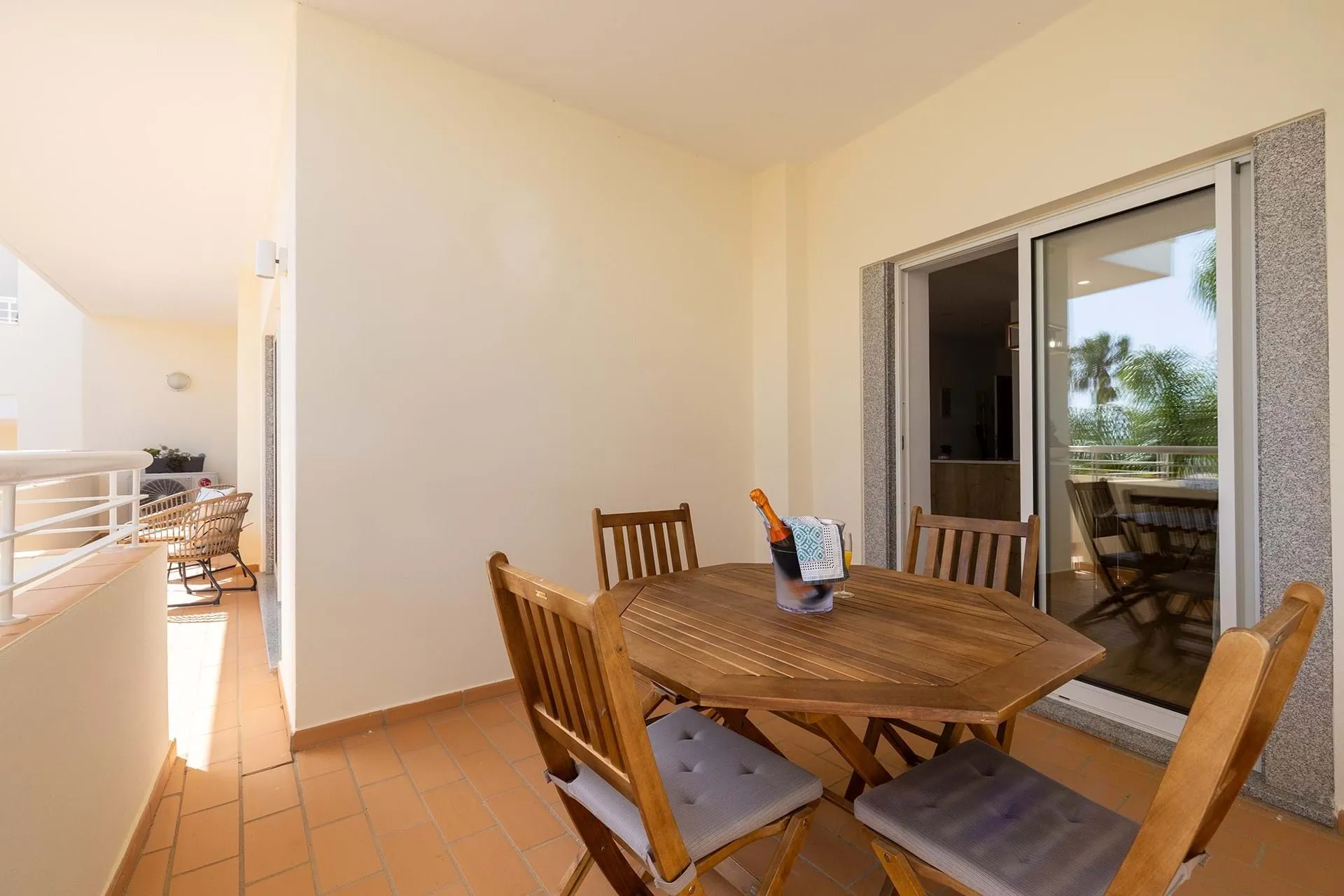 PRESTIGIOUS ONE BEDROOM APARTEMENT WITH SEA VIEW RIGHT IN FRONT OF PORTO DO MOS BEACH IN LAGOS 12