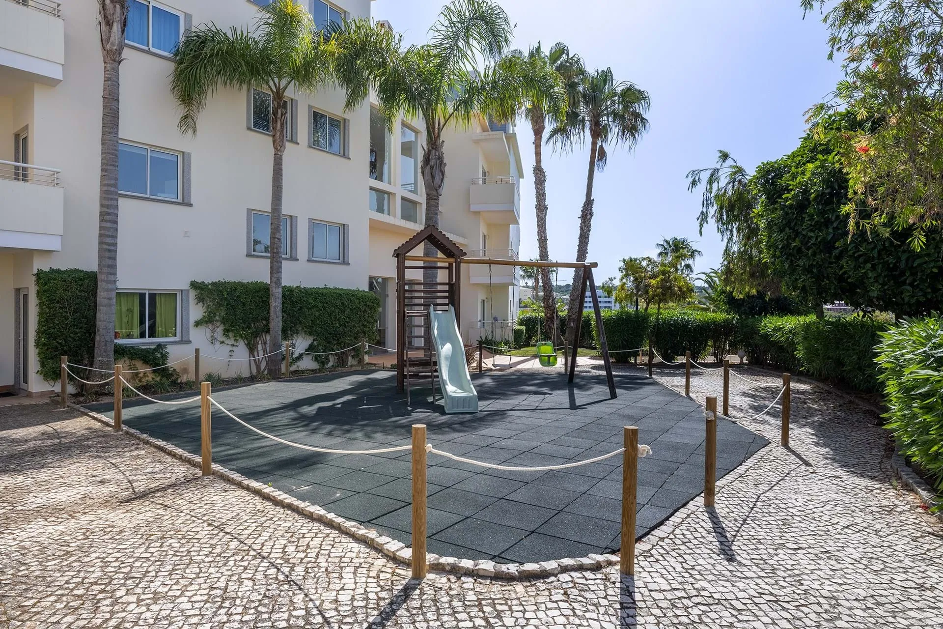 PRESTIGIOUS ONE BEDROOM APARTEMENT WITH SEA VIEW RIGHT IN FRONT OF PORTO DO MOS BEACH IN LAGOS 26