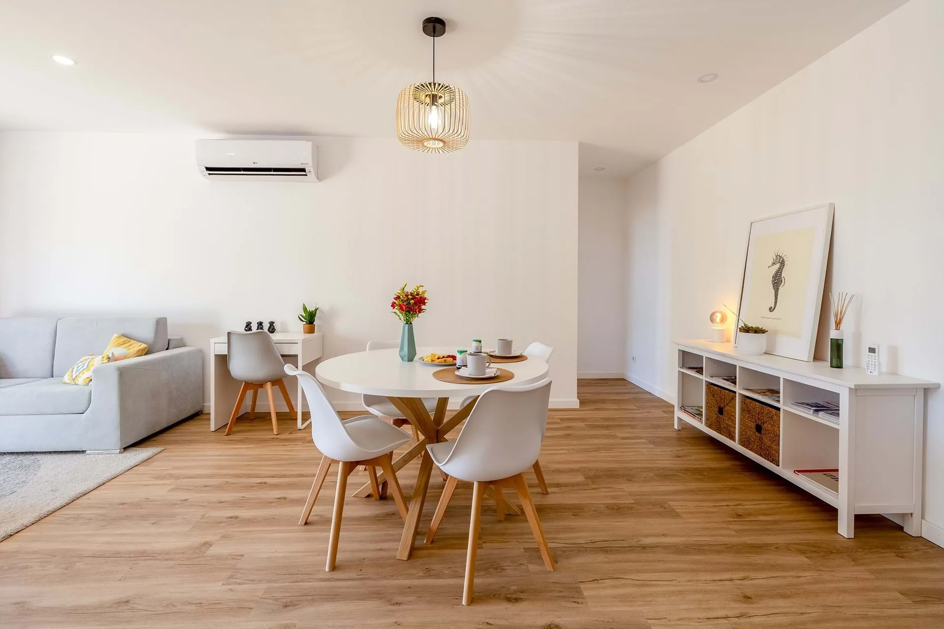 PRESTIGIOUS ONE BEDROOM APARTEMENT WITH SEA VIEW RIGHT IN FRONT OF PORTO DO MOS BEACH IN LAGOS 3