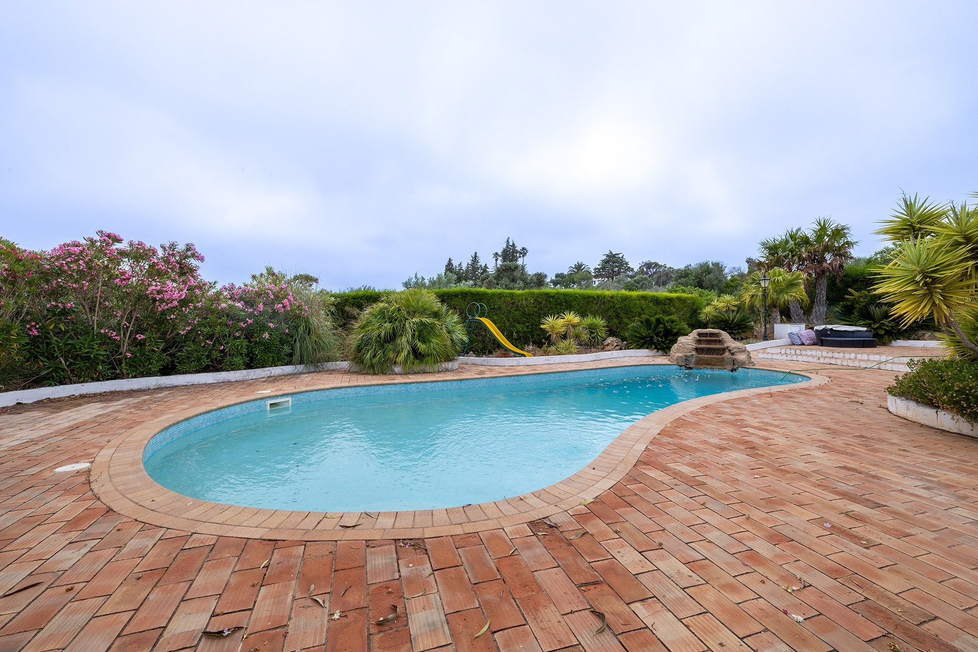 SPACIOUS CHARACTER PROPERTY WITH POOL AND ROOF TERRACE ESPICHE 27