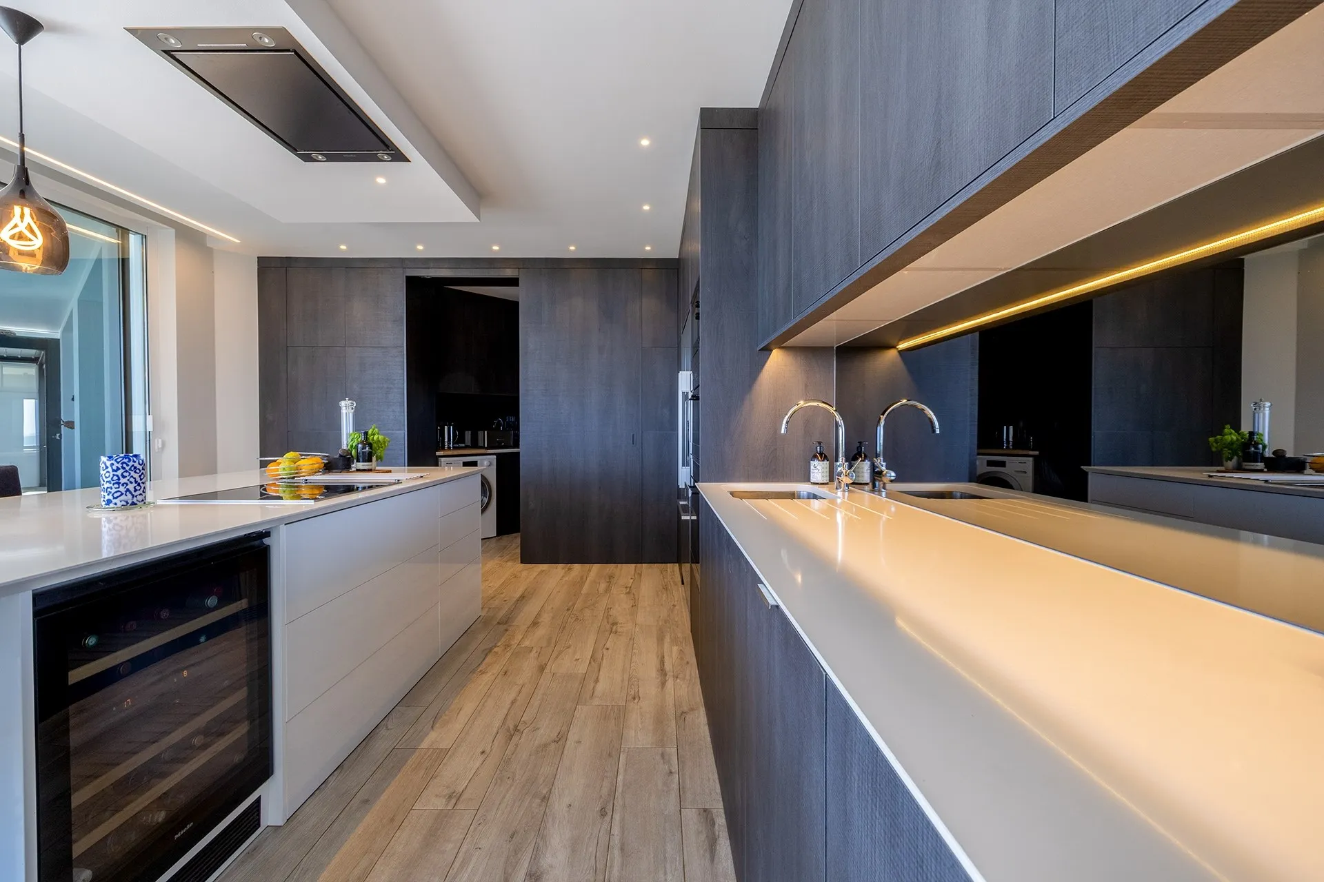 EXCEPTIONAL CONTEMPORARY 4-BEDROOM VILLA WITH INFINITY POOL IN VALE DA LAMA – LAGOS 10