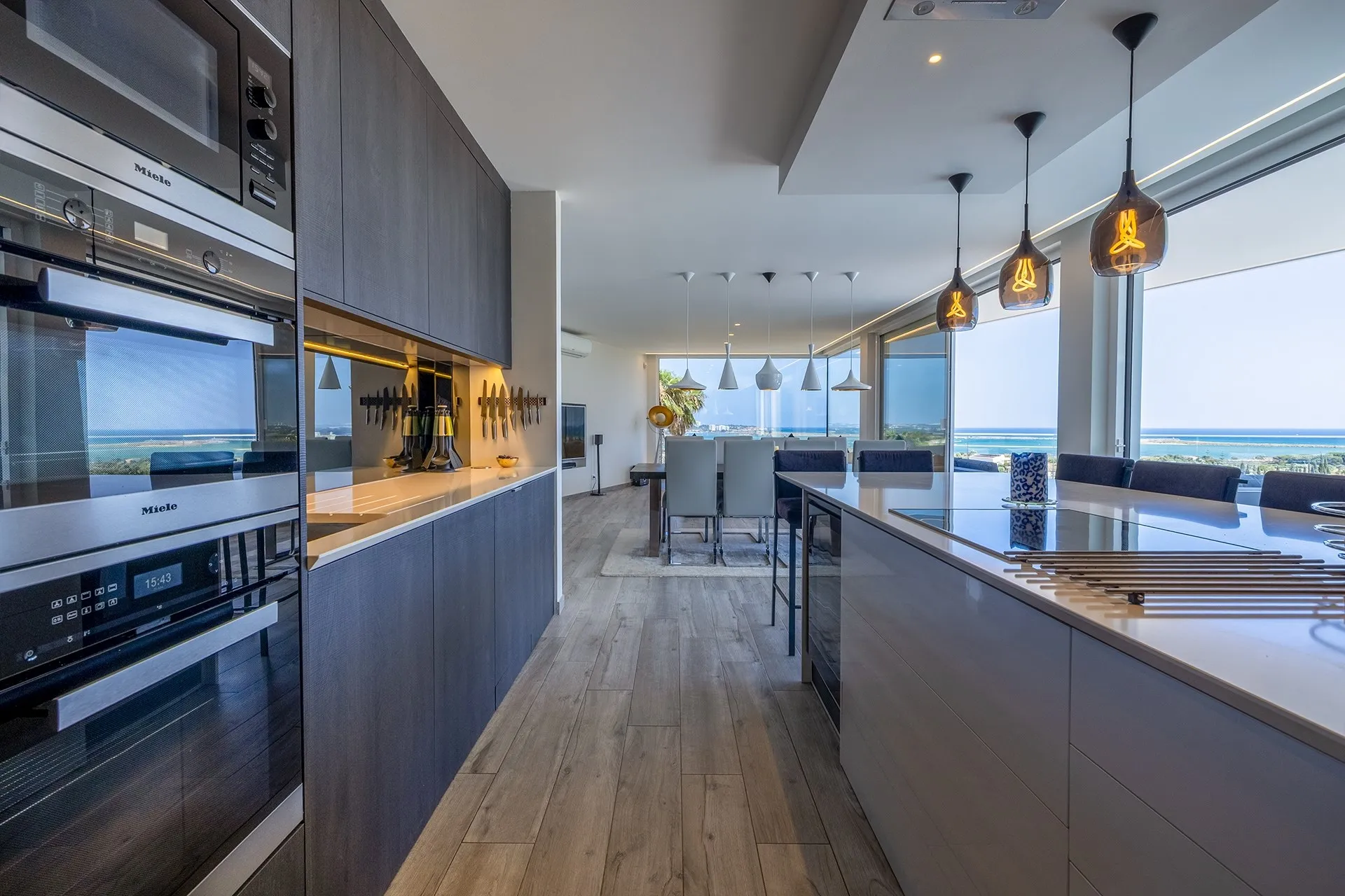 EXCEPTIONAL CONTEMPORARY 4-BEDROOM VILLA WITH INFINITY POOL IN VALE DA LAMA – LAGOS 15