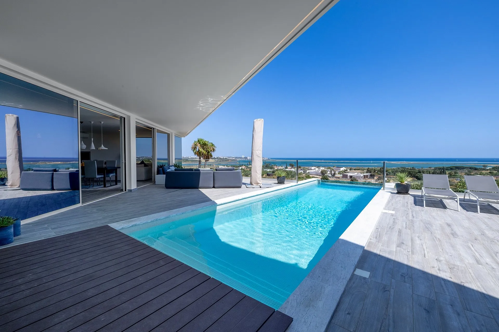 EXCEPTIONAL CONTEMPORARY 4-BEDROOM VILLA WITH INFINITY POOL IN VALE DA LAMA – LAGOS 2