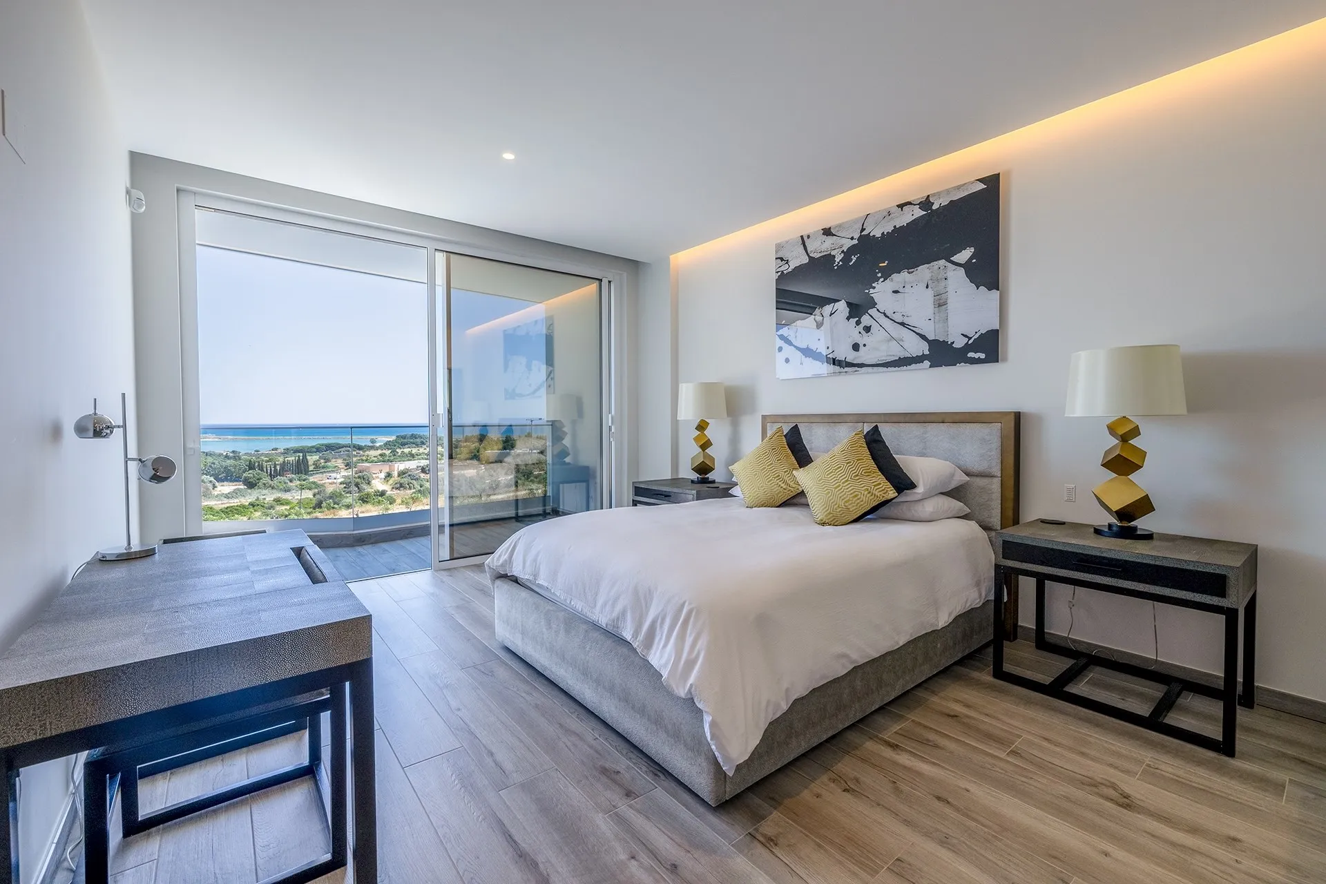 EXCEPTIONAL CONTEMPORARY 4-BEDROOM VILLA WITH INFINITY POOL IN VALE DA LAMA – LAGOS 25