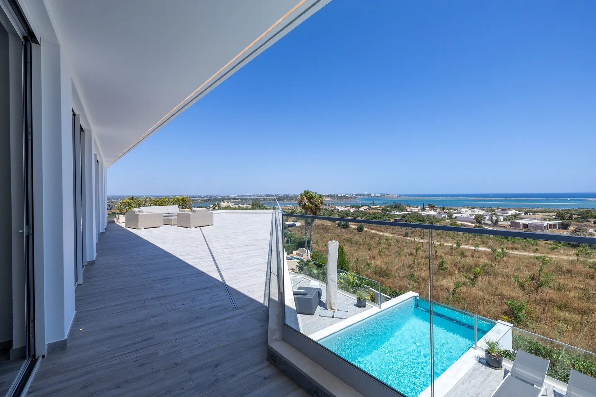 EXCEPTIONAL CONTEMPORARY 4-BEDROOM VILLA WITH INFINITY POOL IN VALE DA LAMA – LAGOS 27