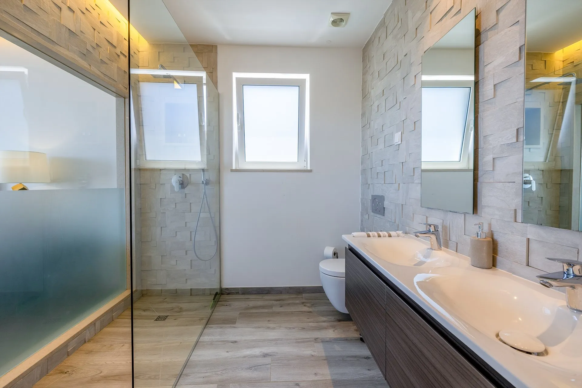 EXCEPTIONAL CONTEMPORARY 4-BEDROOM VILLA WITH INFINITY POOL IN VALE DA LAMA – LAGOS 30