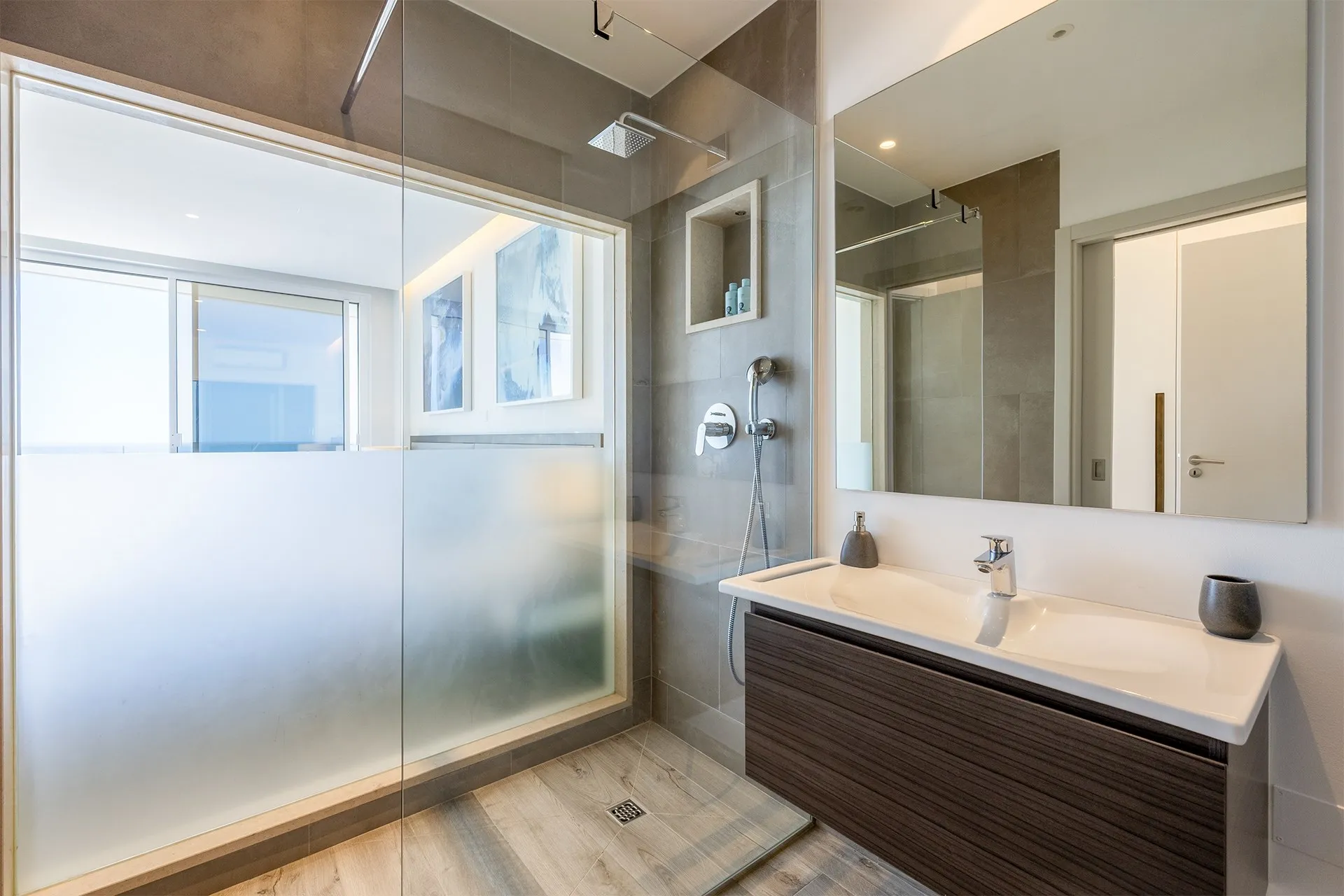 EXCEPTIONAL CONTEMPORARY 4-BEDROOM VILLA WITH INFINITY POOL IN VALE DA LAMA – LAGOS 39