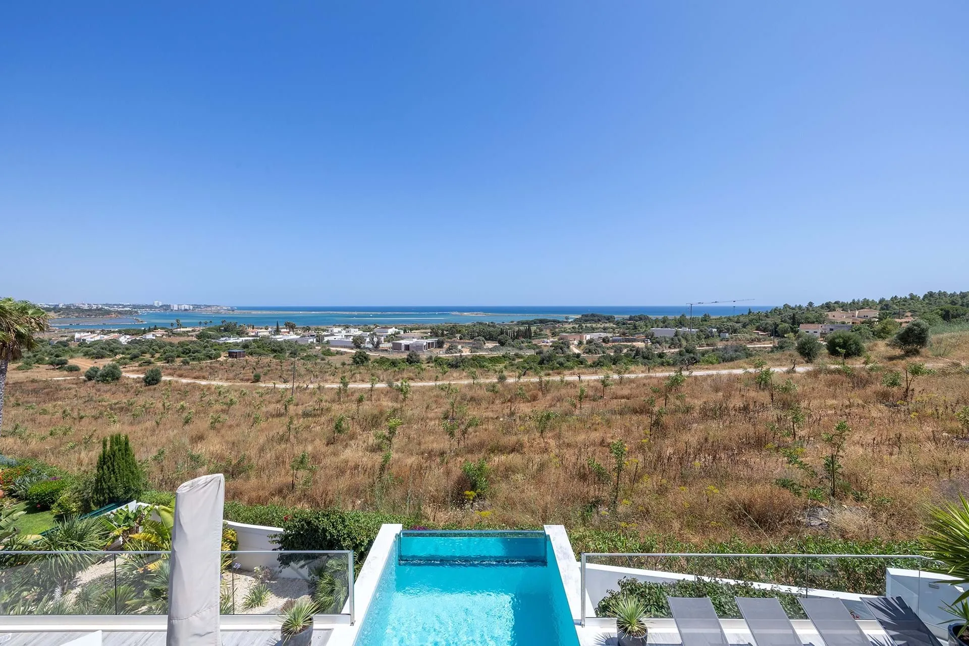 EXCEPTIONAL CONTEMPORARY 4-BEDROOM VILLA WITH INFINITY POOL IN VALE DA LAMA – LAGOS 40