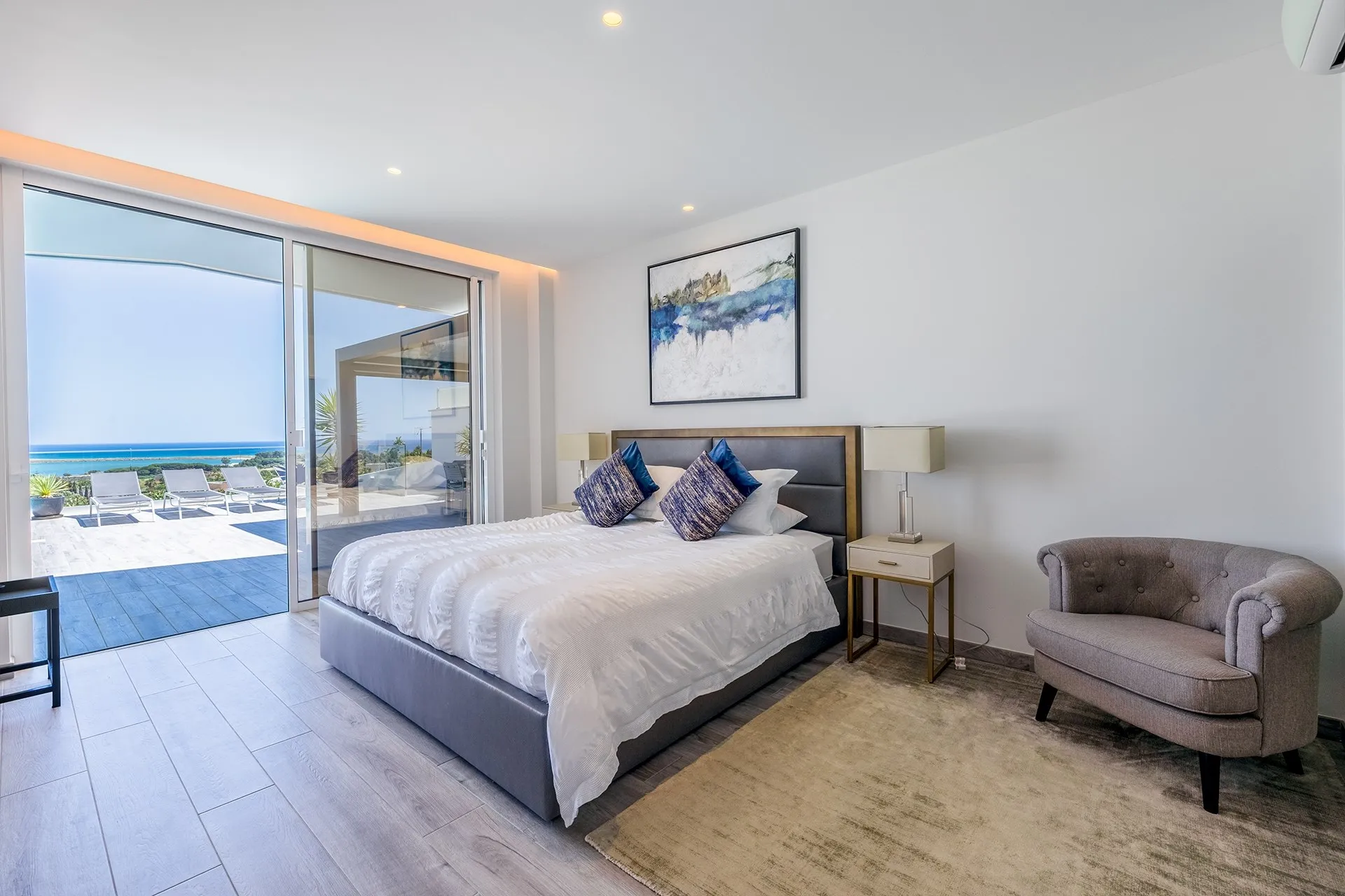 EXCEPTIONAL CONTEMPORARY 4-BEDROOM VILLA WITH INFINITY POOL IN VALE DA LAMA – LAGOS 45