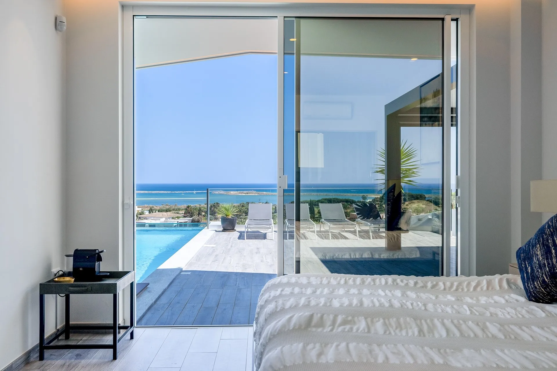 EXCEPTIONAL CONTEMPORARY 4-BEDROOM VILLA WITH INFINITY POOL IN VALE DA LAMA – LAGOS 46