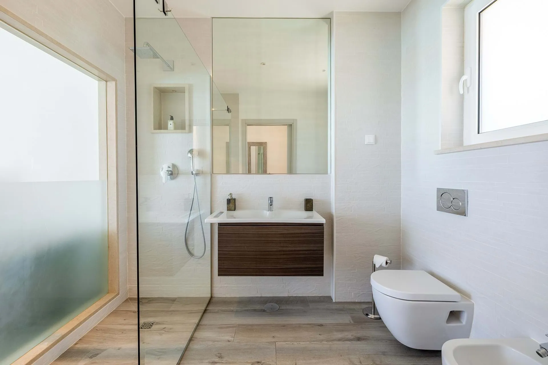 EXCEPTIONAL CONTEMPORARY 4-BEDROOM VILLA WITH INFINITY POOL IN VALE DA LAMA – LAGOS 47