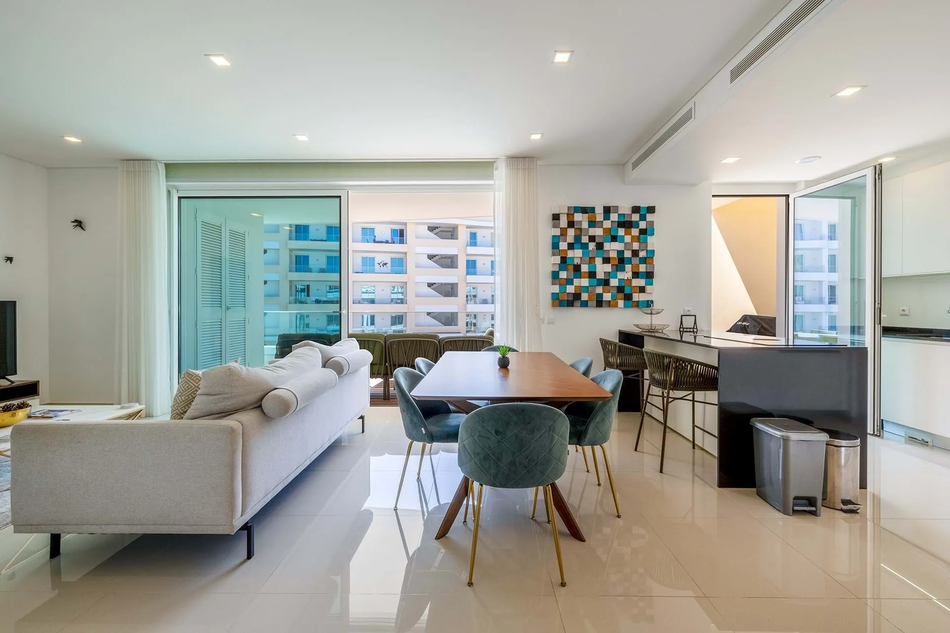 LUXURIOUS AND ULTRA MODERN T3 APPARTMENT NEAR MARINA DE LAGOS 2