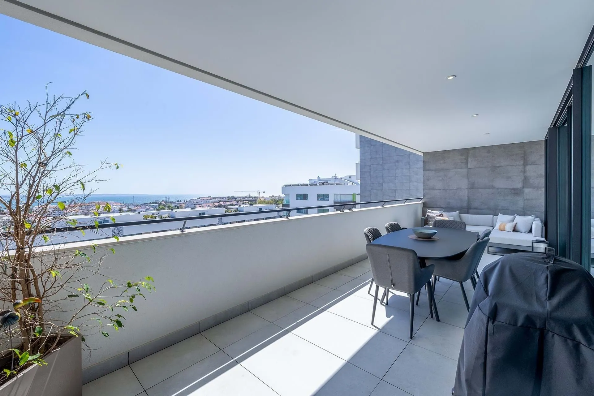 LUXURY 3-BEDROOM APARTMENT WITH SPECTACULAR SEA VIEW IN LAGOS 10