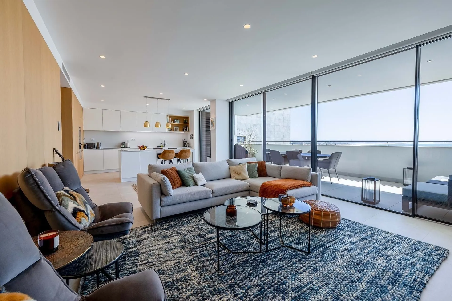 LUXURY 3-BEDROOM APARTMENT WITH SPECTACULAR SEA VIEW IN LAGOS 2