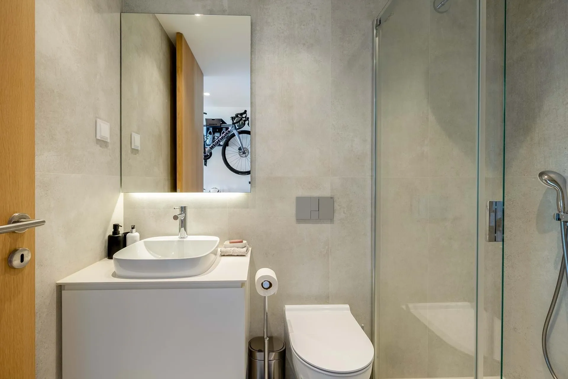 LUXURY 3-BEDROOM APARTMENT WITH SPECTACULAR SEA VIEW IN LAGOS 24