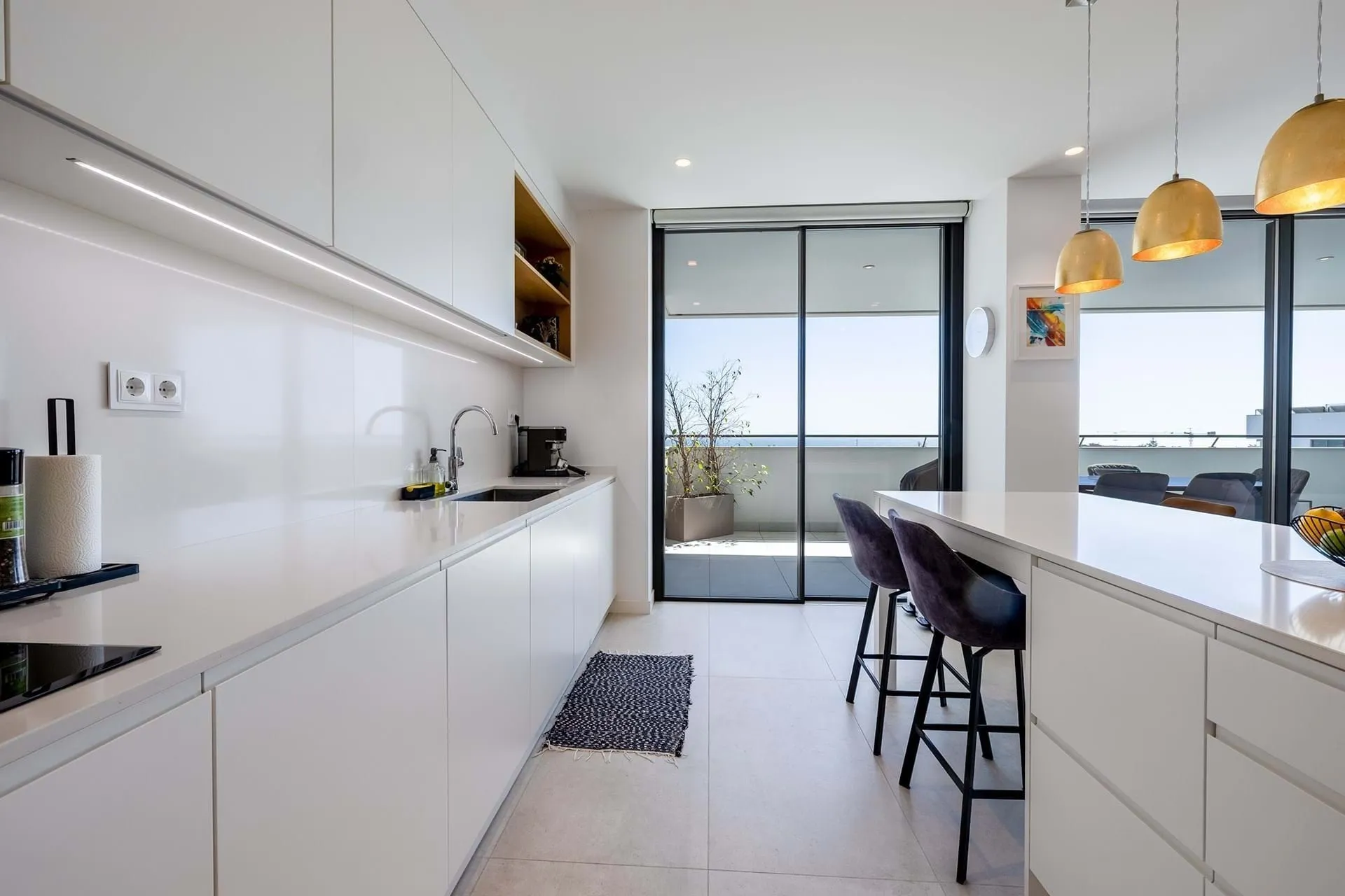 LUXURY 3-BEDROOM APARTMENT WITH SPECTACULAR SEA VIEW IN LAGOS 7