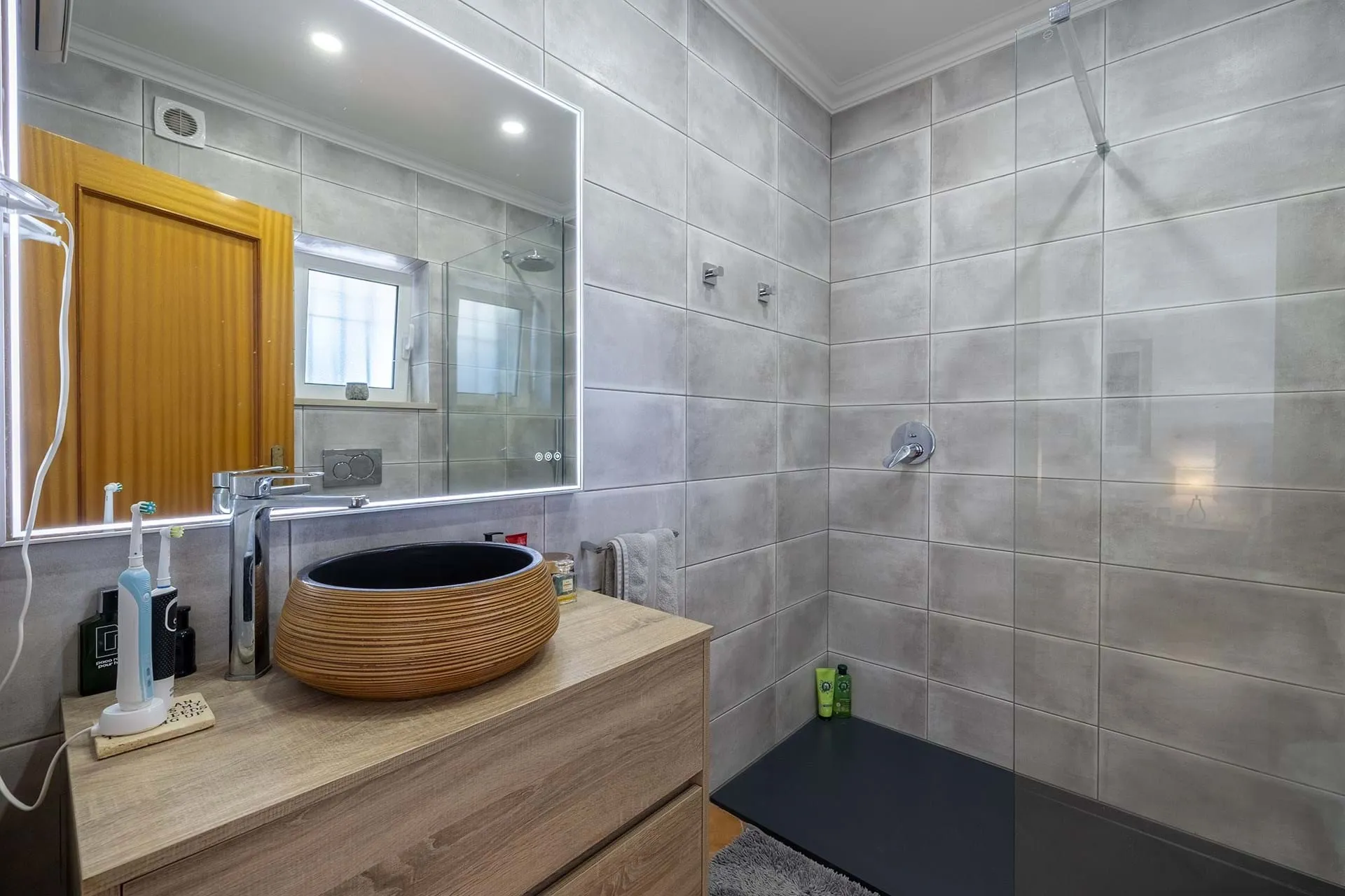 Exclusive Four-Bedroom Villa with a 140m² Basement and Pool in Prime Lagos Location 16