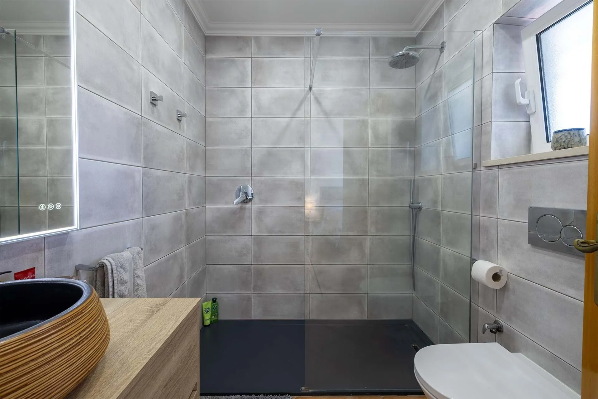 Exclusive Four-Bedroom Villa with a 140m² Basement and Pool in Prime Lagos Location 17