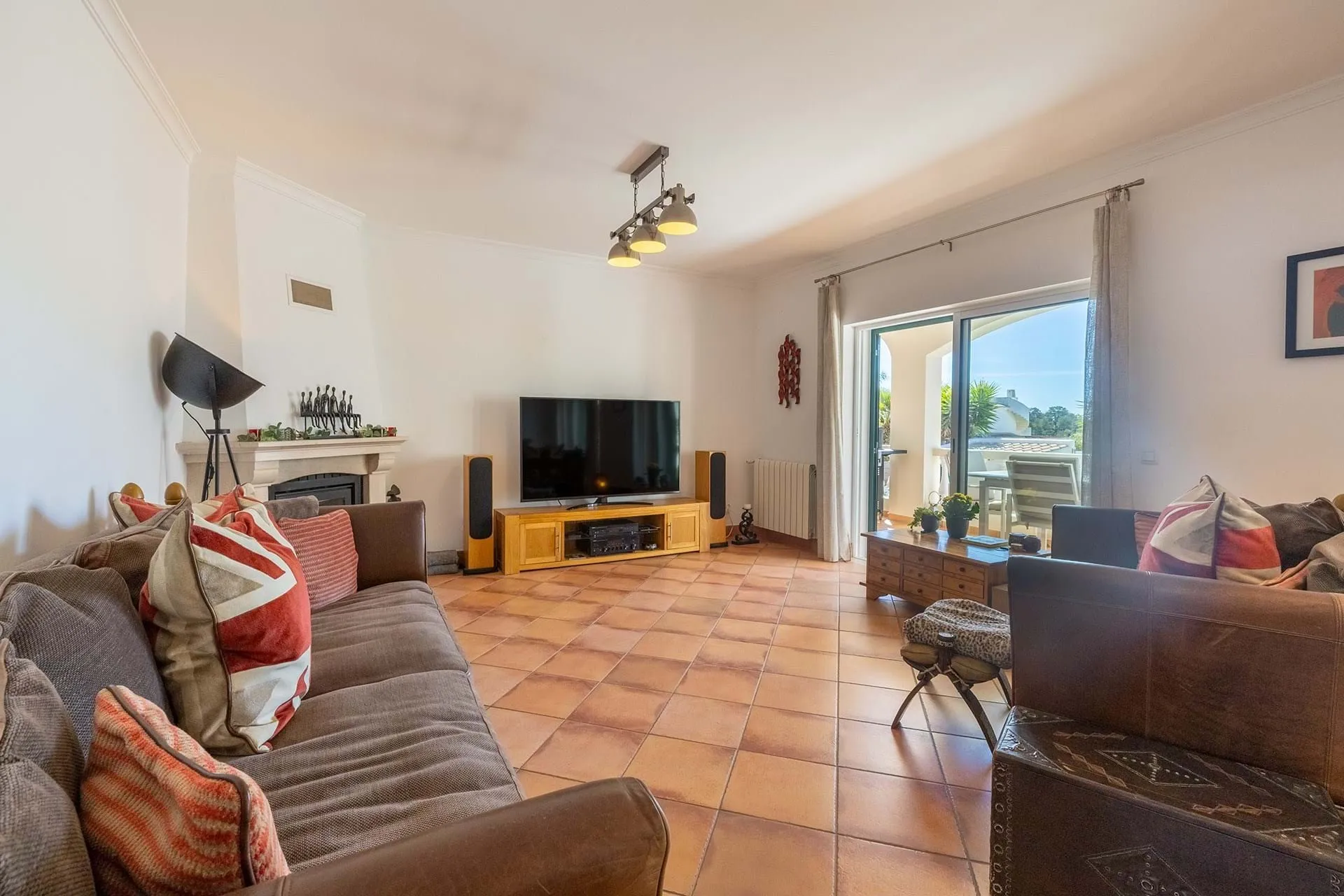 Exclusive Four-Bedroom Villa with a 140m² Basement and Pool in Prime Lagos Location 4