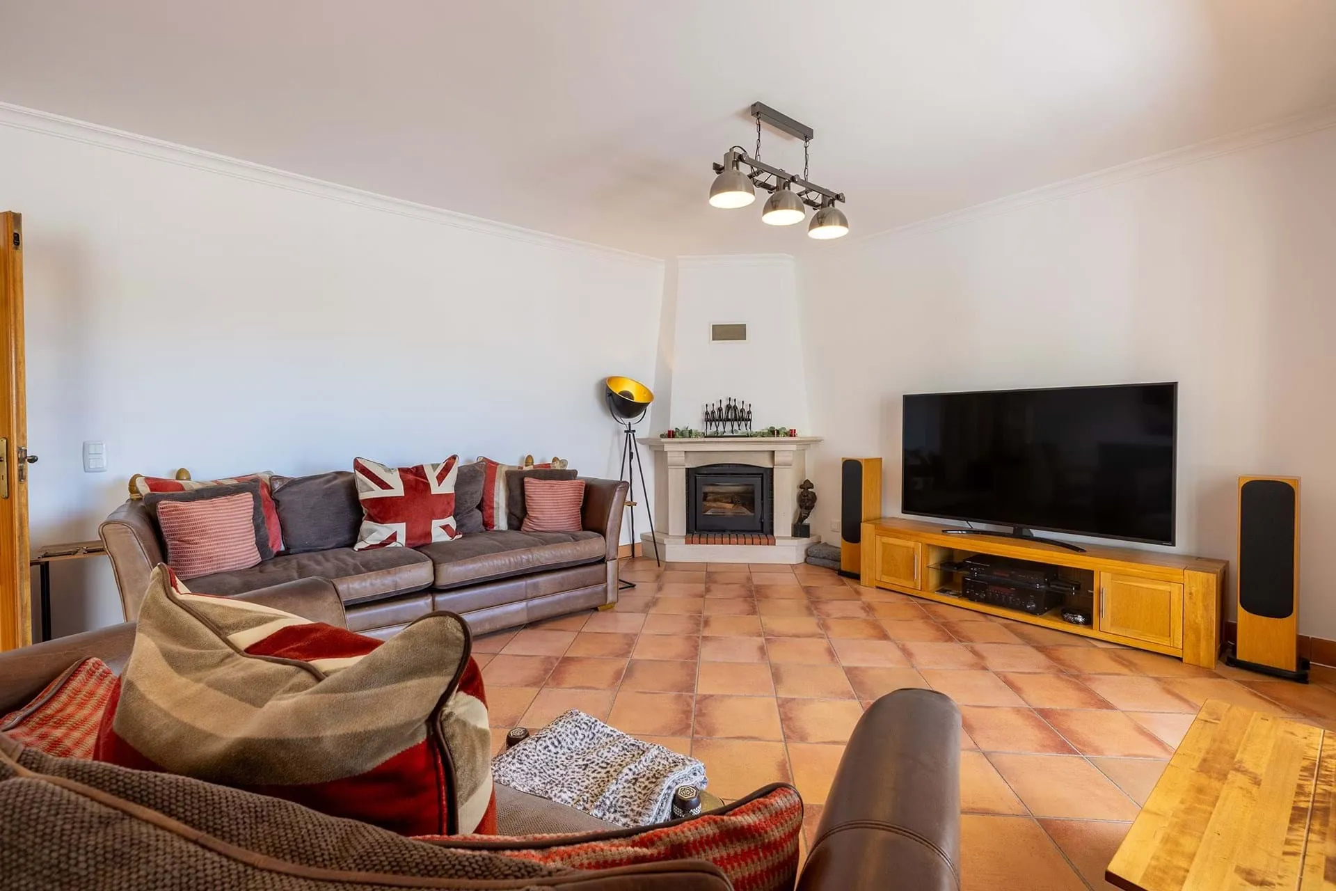 Exclusive Four-Bedroom Villa with a 140m² Basement and Pool in Prime Lagos Location 8