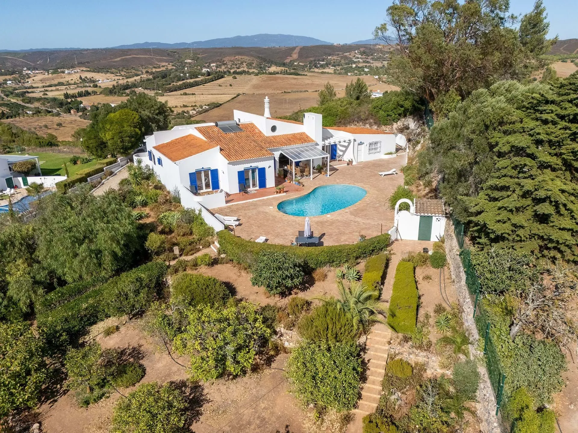 TRANQUIL 4 BEDS ALGARVE VILLA WITH PANORAMIC VIEWS NEAR VIBRANT LAGOS 1