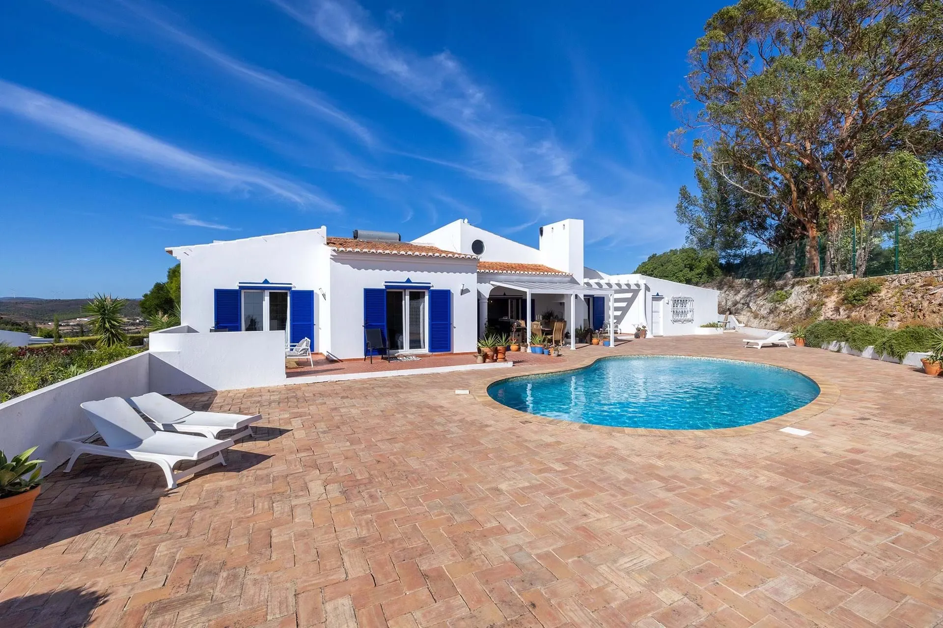 TRANQUIL 4 BEDS ALGARVE VILLA WITH PANORAMIC VIEWS NEAR VIBRANT LAGOS 2