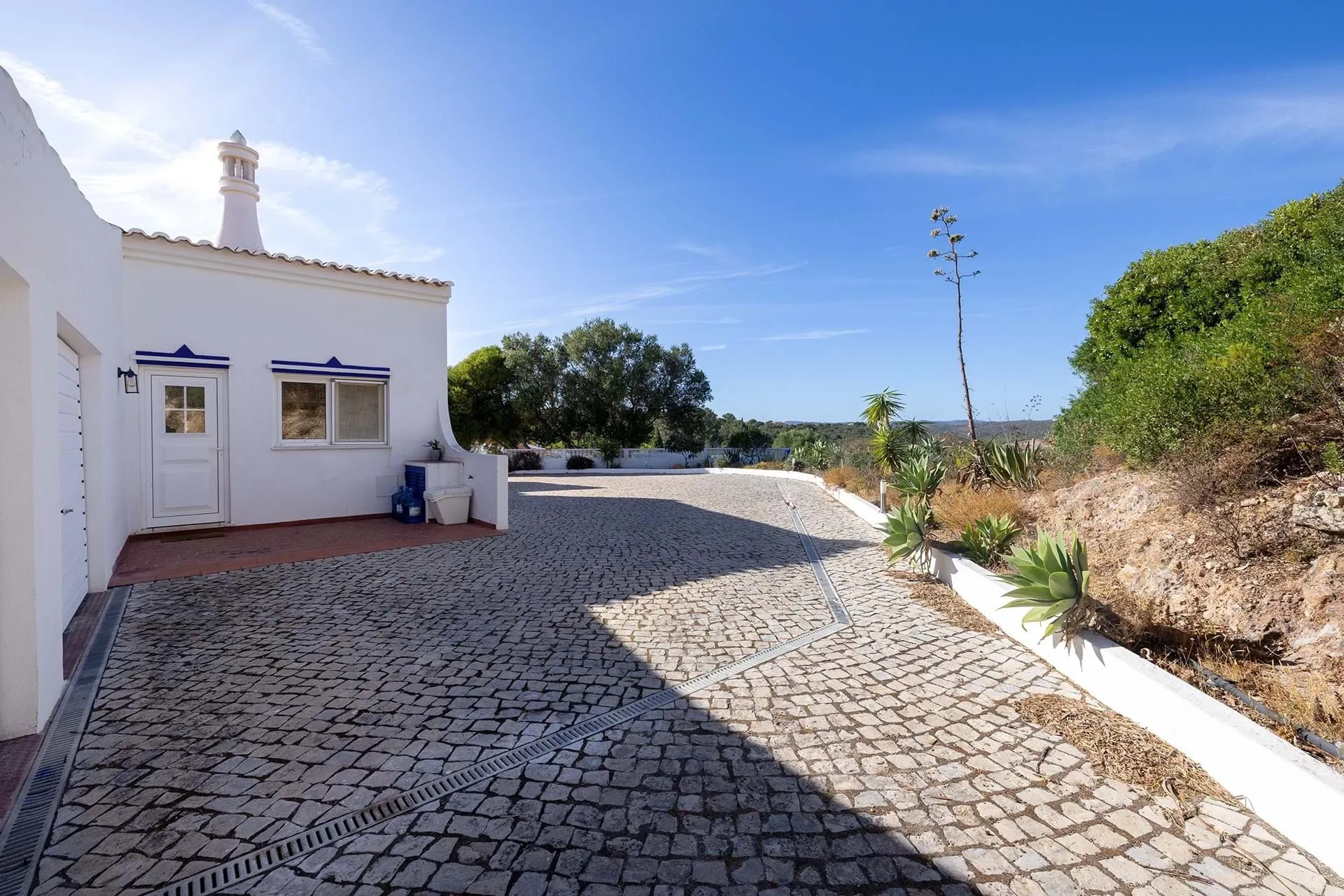 TRANQUIL 4 BEDS ALGARVE VILLA WITH PANORAMIC VIEWS NEAR VIBRANT LAGOS 42
