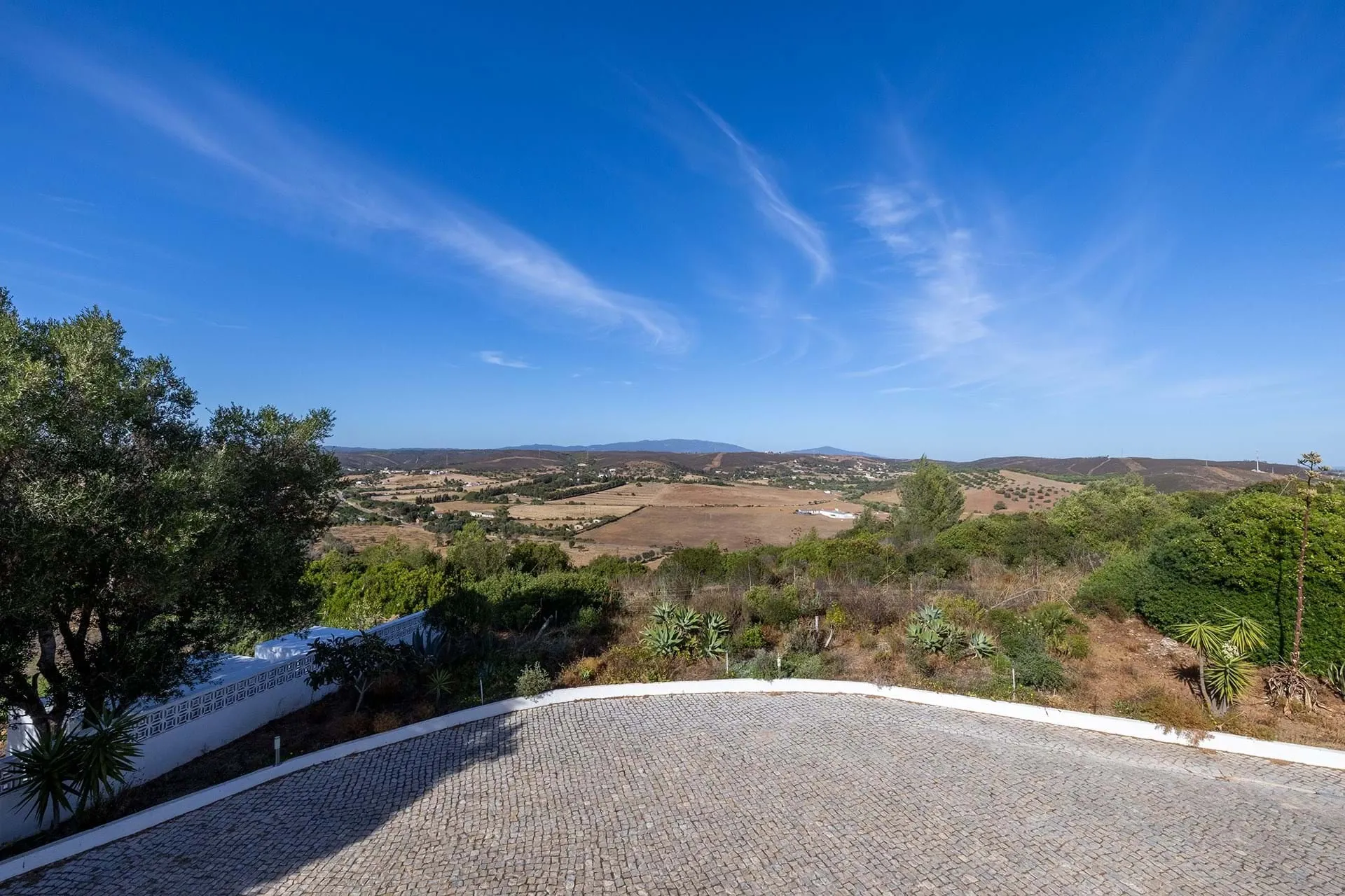 TRANQUIL 4 BEDS ALGARVE VILLA WITH PANORAMIC VIEWS NEAR VIBRANT LAGOS 45