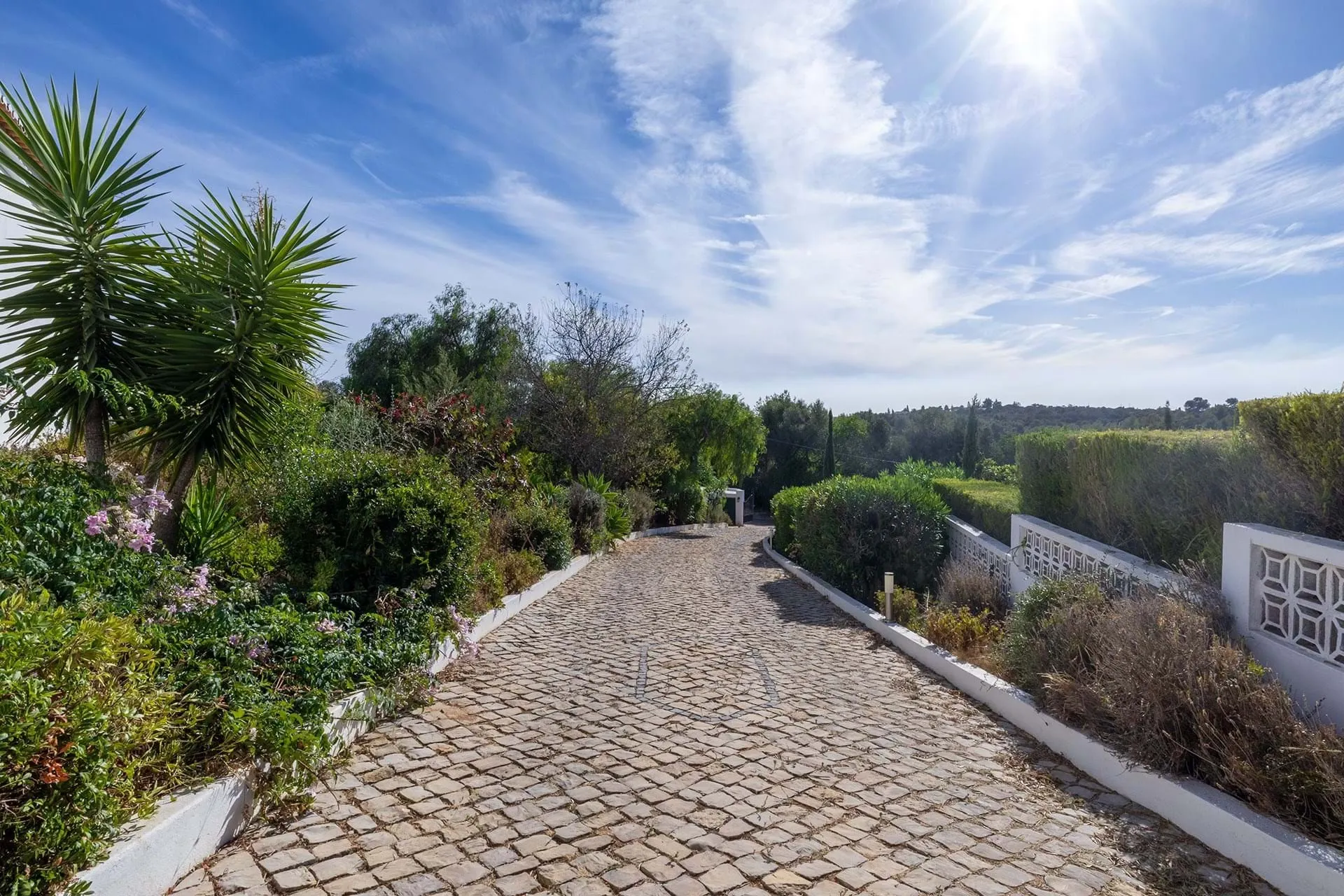 TRANQUIL 4 BEDS ALGARVE VILLA WITH PANORAMIC VIEWS NEAR VIBRANT LAGOS 46