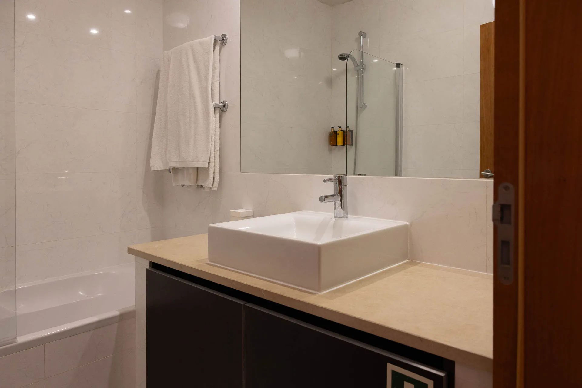 Turnkey Investment or Dream Holiday Home Luxurious T2 Apartment in Baía da Luz Praia da Luz 20