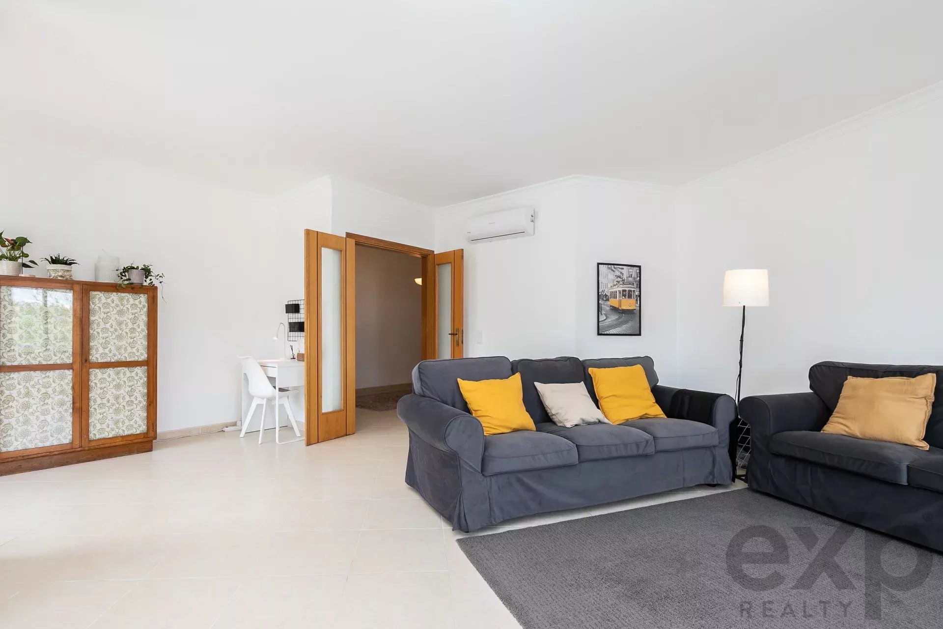 Opportunity! Large 3-Bed in Tavira, Prime Location!