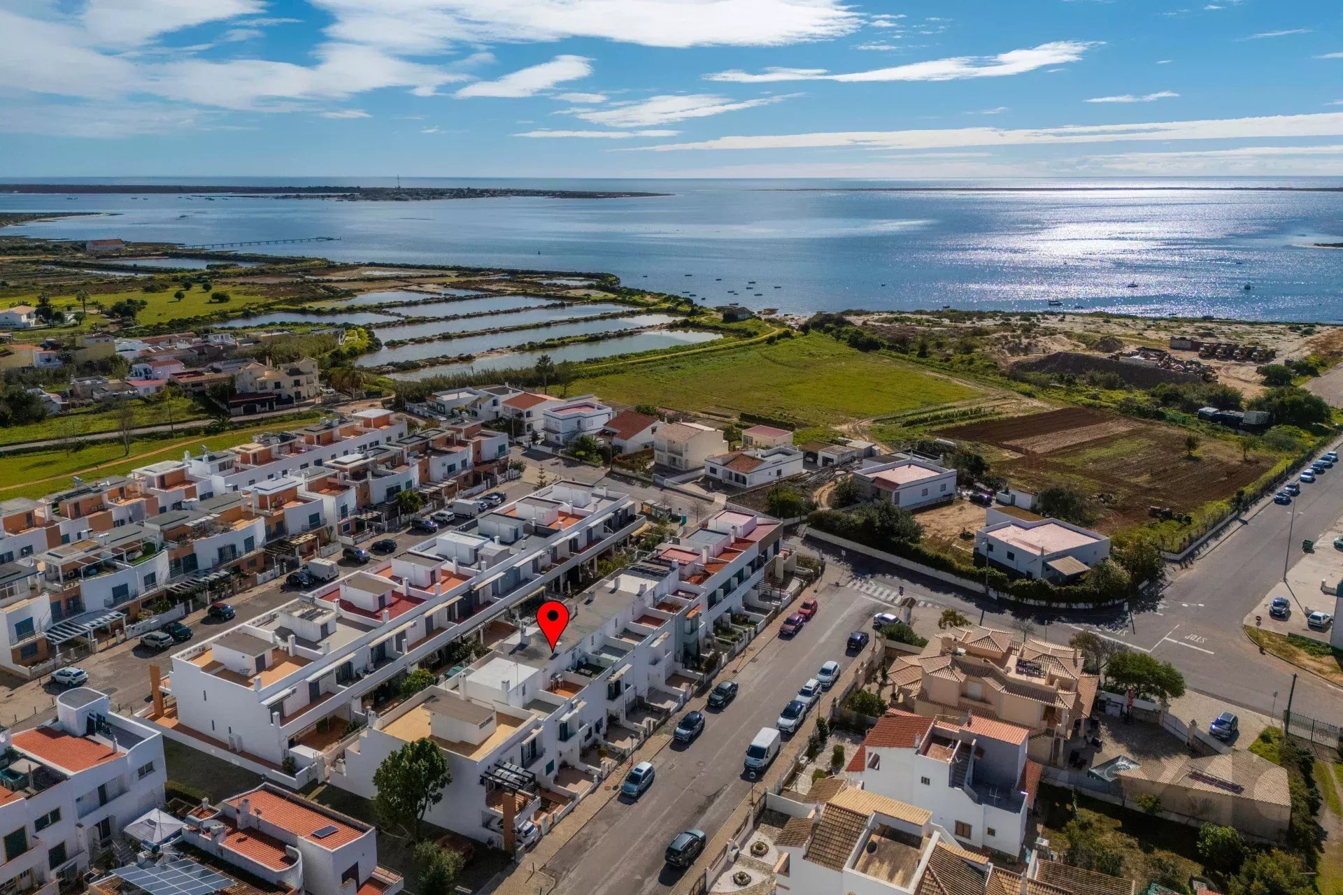 2+1 bedroom townhouse with backyard and terraces with sea views in Olhão, next to the Ria Formosa!