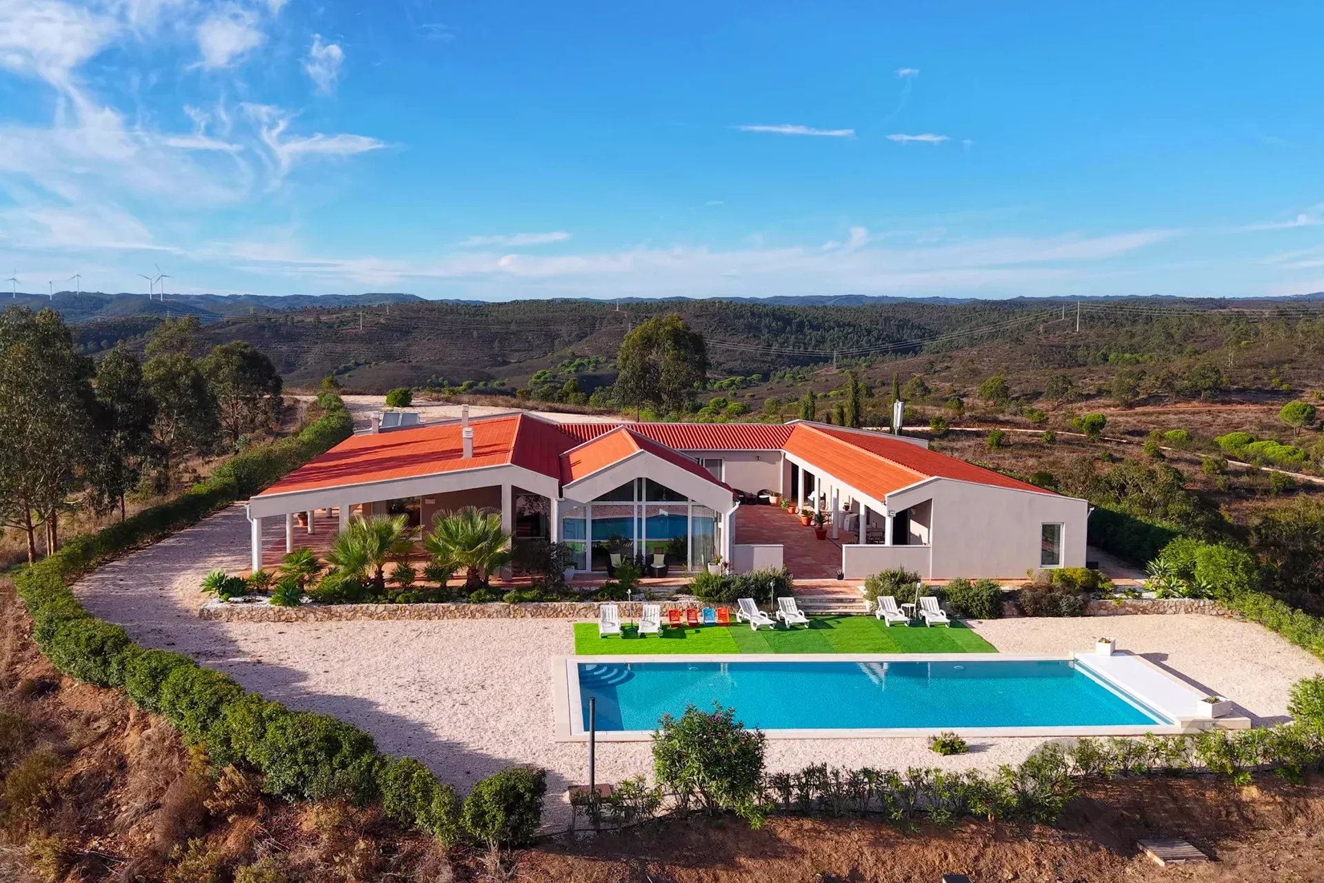 Propriedade de 271 hectares com moradia de luxo, 9 lagoas e muito mais