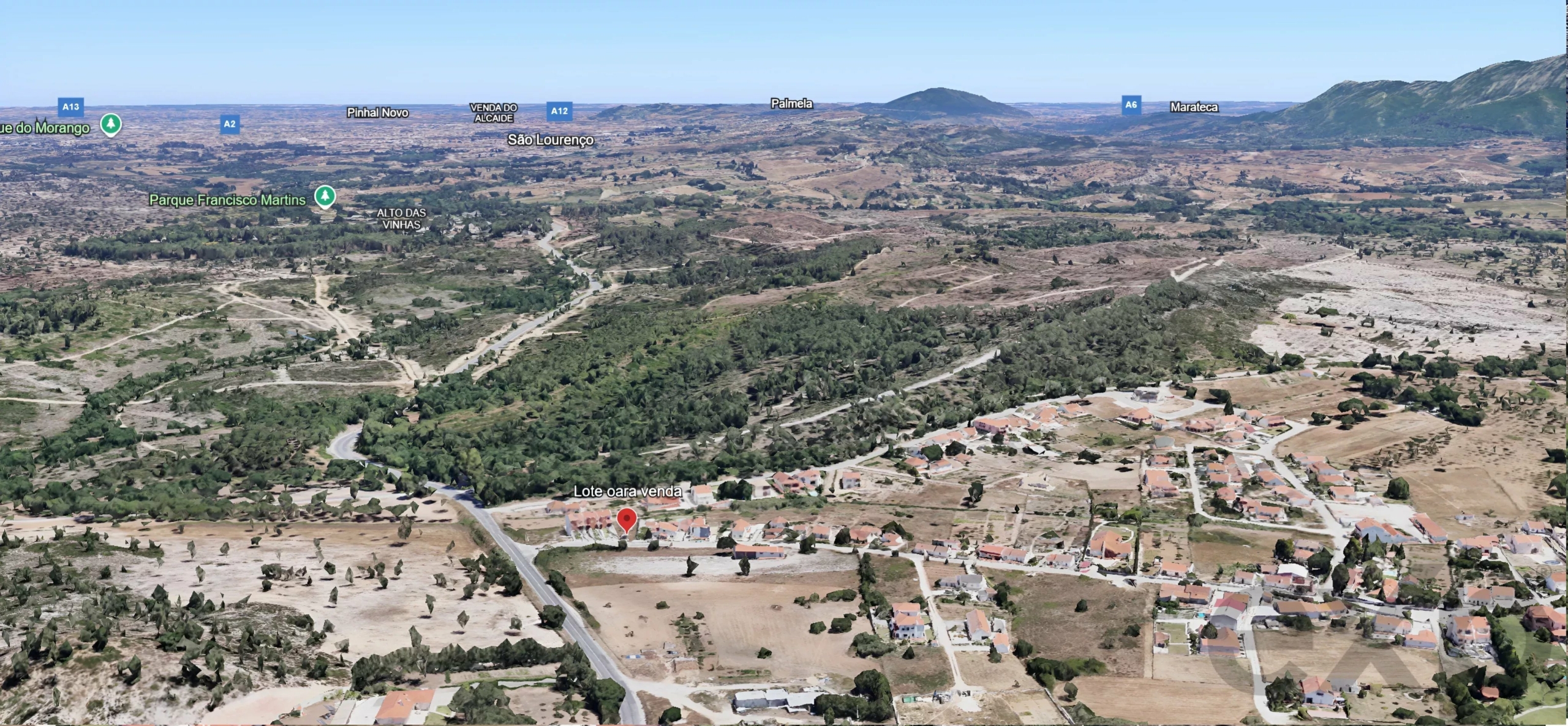 Aerial view of a town with scattered houses, roads, and hills; labeled landmarks include Parque Francisco Martins and Lote para venda nearby.