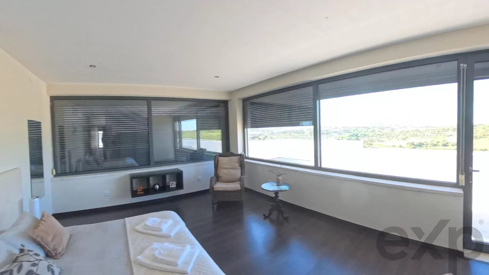 5-Bedroom House in the country side (2 dwellings 3-bedroom + 2-bedroom)