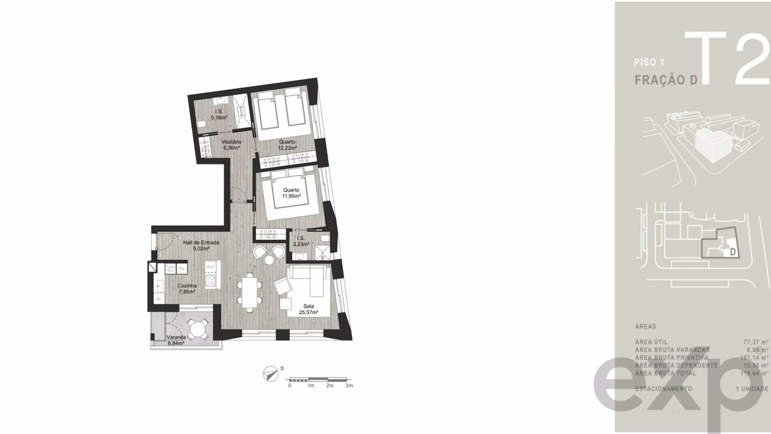 Portuguese floor plan showing a residential layout with rooms labeled: Hall de Entrada, Cozinha, Sala, Varanda, Quarto, Quarto, Vestuário, I.S. and a central corridor. (Informative)