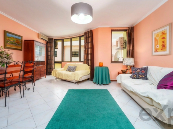 Three-bedroom flat in the centre of Olhão.