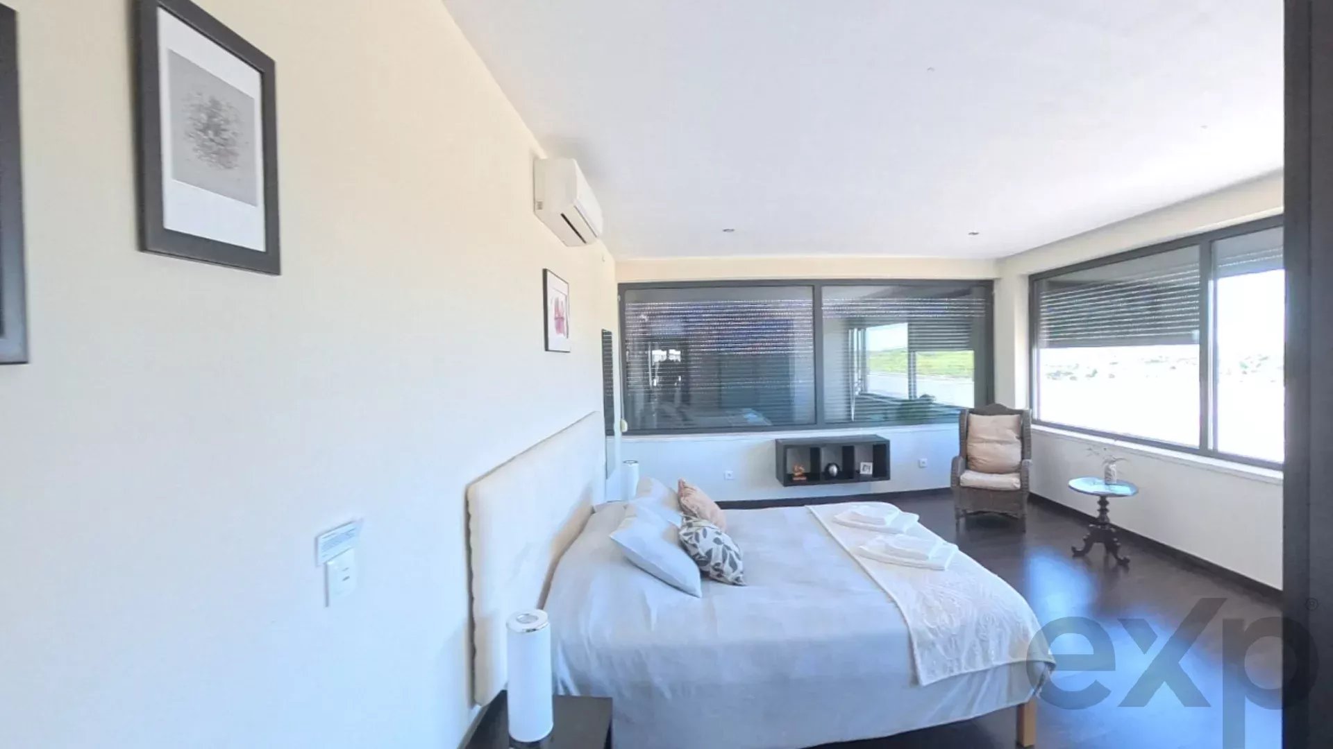 5-Bedroom House in the country side (2 dwellings 3-bedroom + 2-bedroom)