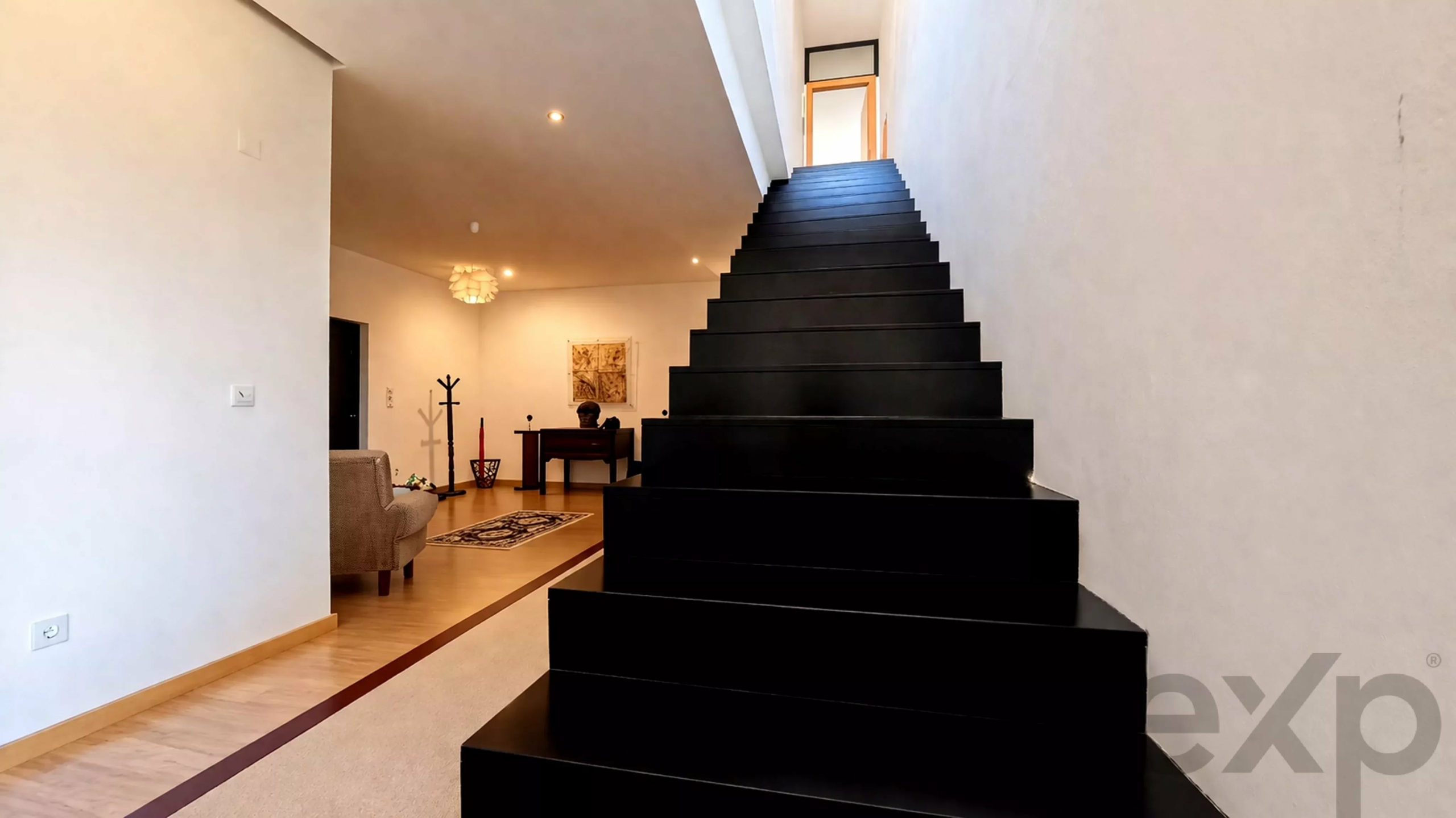 5-Bedroom House in the country side (2 dwellings 3-bedroom + 2-bedroom)