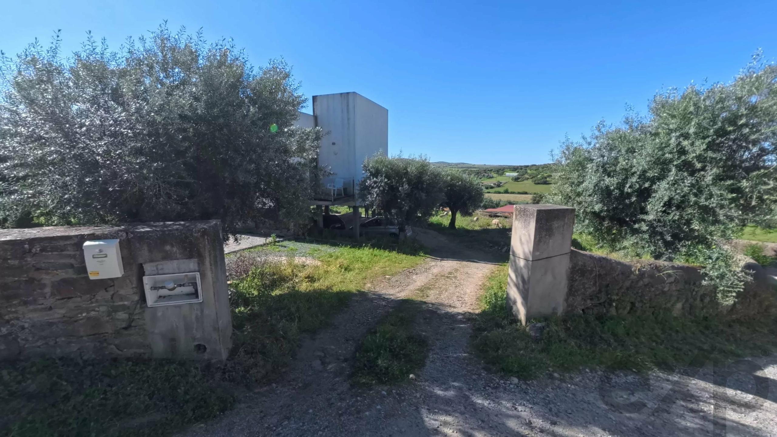 5-Bedroom House in the country side (2 dwellings 3-bedroom + 2-bedroom)