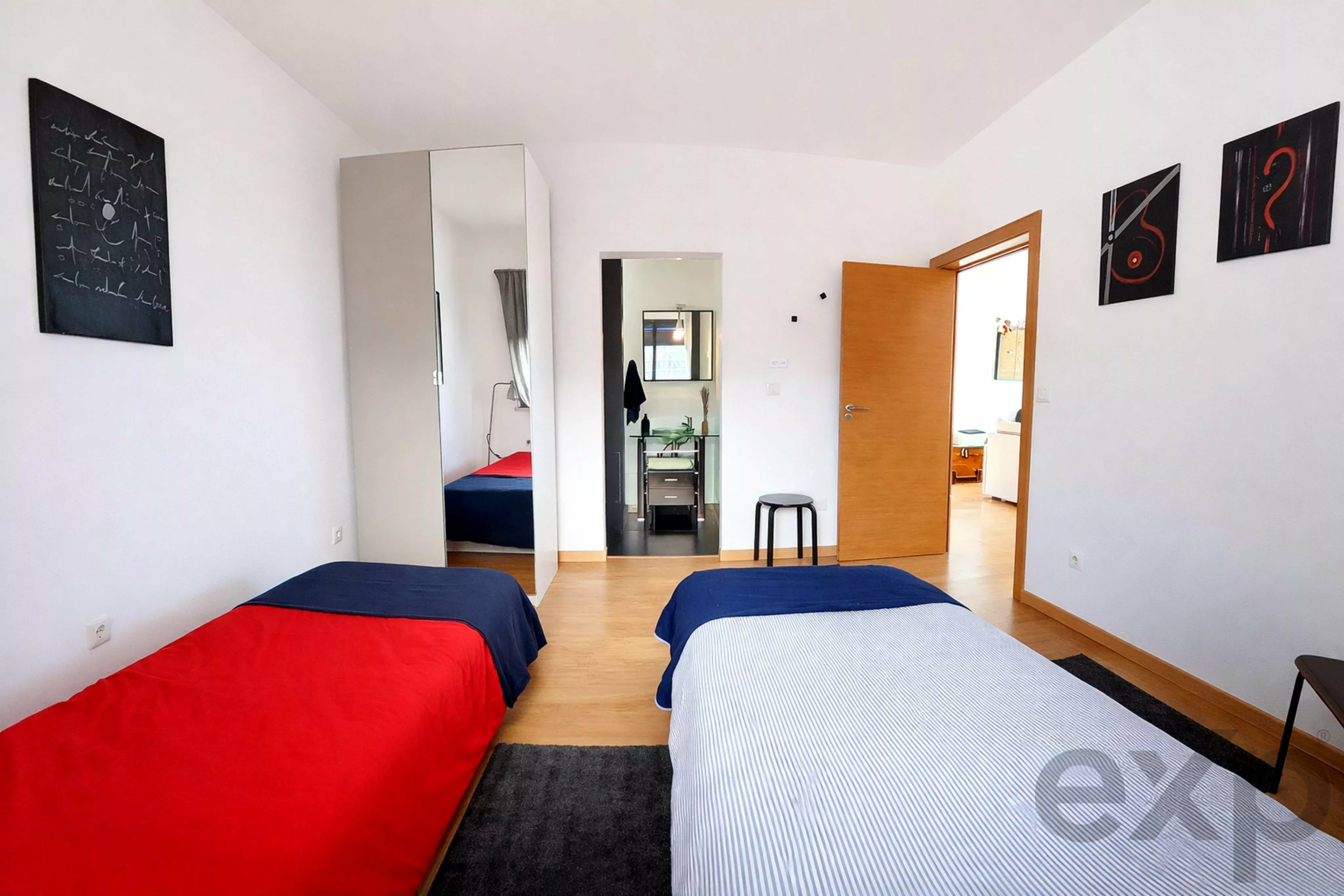 5-Bedroom House in the country side (2 dwellings 3-bedroom + 2-bedroom)