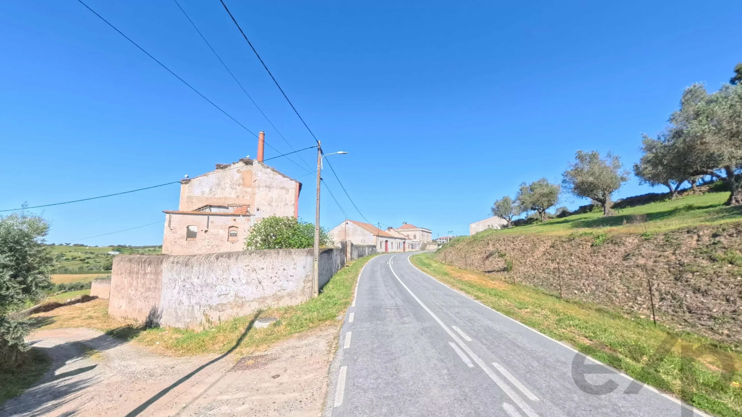 5-Bedroom House in the country side (2 dwellings 3-bedroom + 2-bedroom)