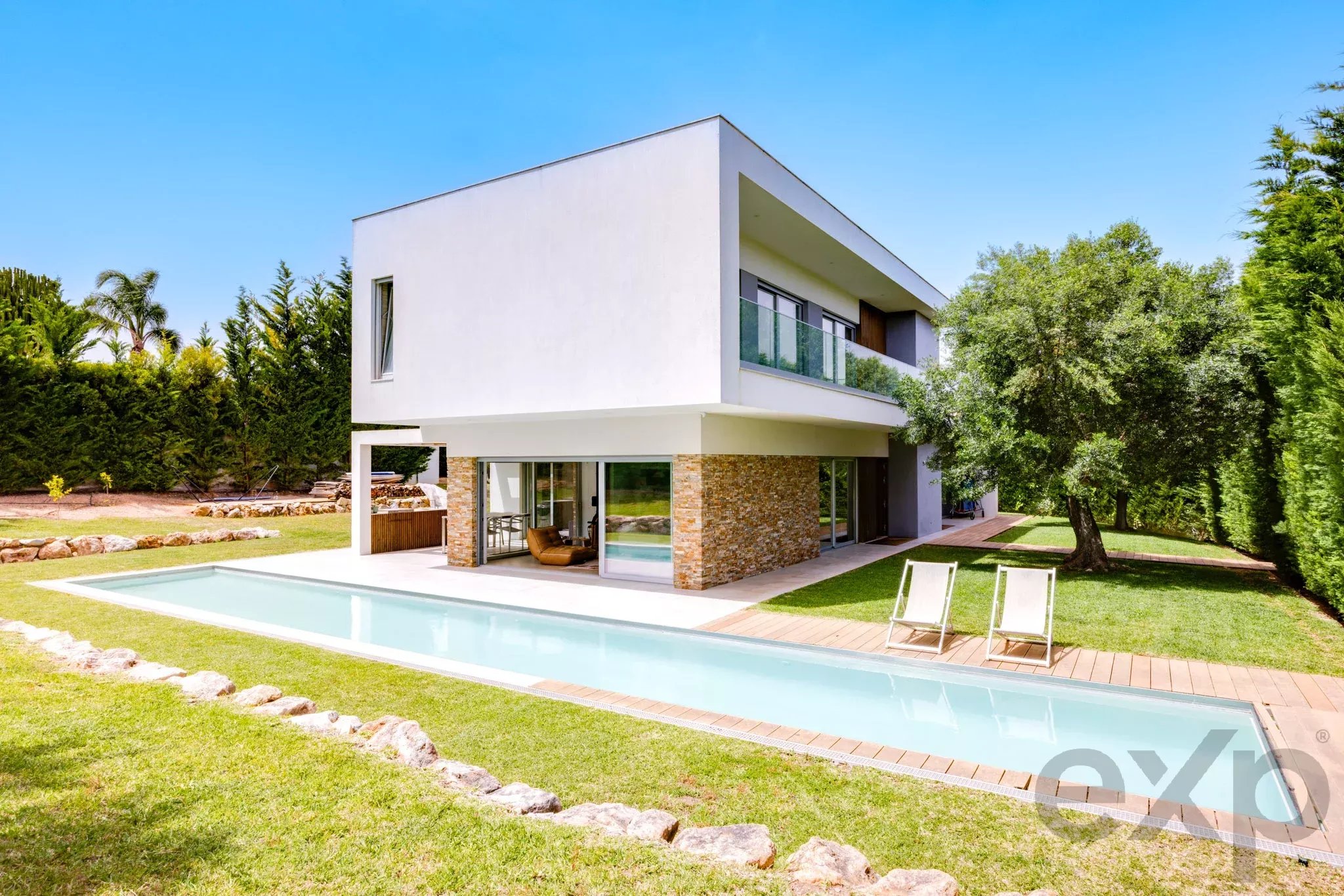 17.5m Heated Lap Pool T4 Villa with Guest Apartment in Lagos