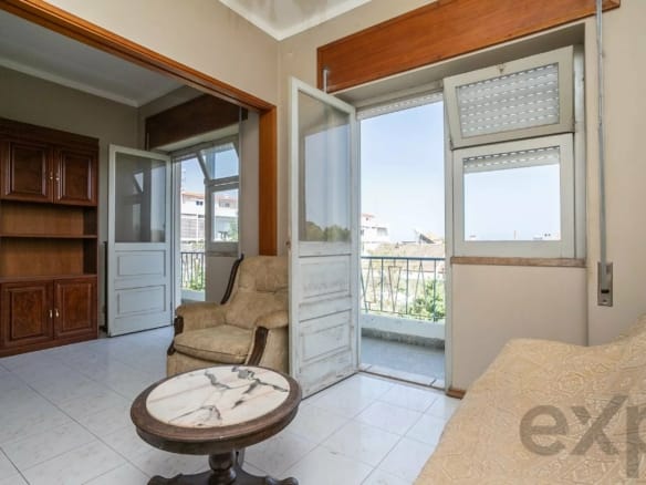 Two-Bedroom Apartment in the Centre of Tavira, in Need of Renovation